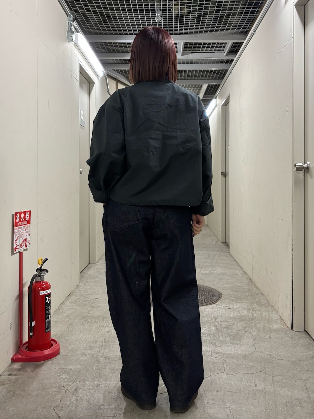 「春コーデ、オトナカジュアル、オトナ女子、カジュアルコーデ、デニム、メンズライク、おしゃれさんと繋がりたい、ootd、カジュアル、低身長、休日スタイル、ストリート、デニムパンツ、骨格ストレート、KBF」｜「KBFのダッドZIPブルゾン（ブルゾン、グレー系）」を使った、nagisaさん（骨格ストレート・レディース・153cm）の春コーディネートの8枚目の写真