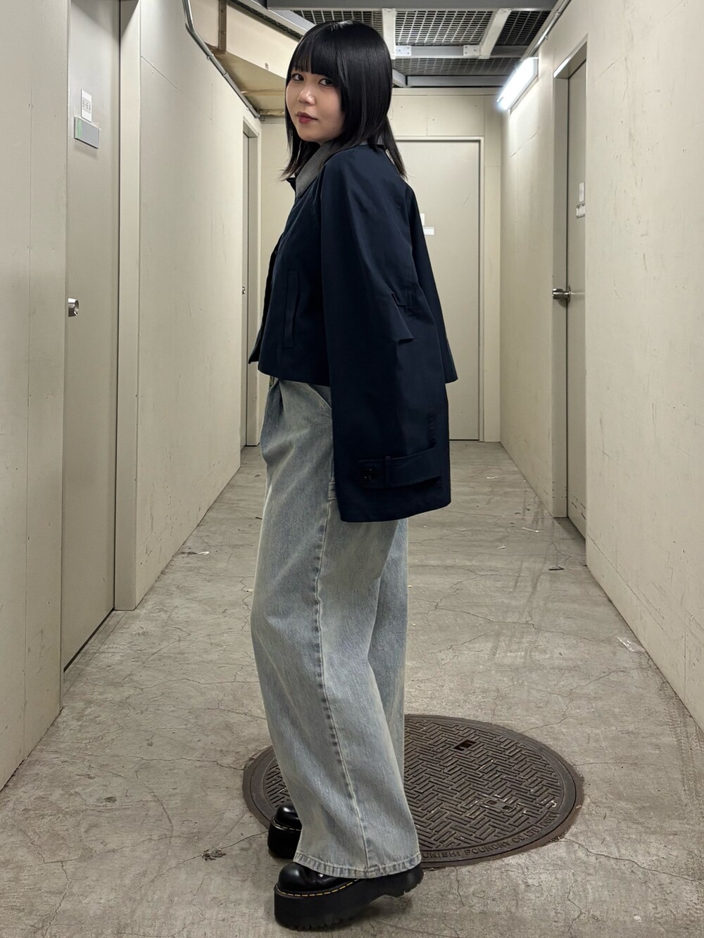「シンプル、大人コーデ、今日のコーデ、デニム、ootd、春、ジャケット、シンプルコーデ、カジュアル、カジュアルコーデ、オトナカジュアル、おしゃれさんと繋がりたい、きれいめカジュアル、骨格ストレート、KBF」｜「KBFのBACKフレアショートジャケット（その他アウター、ブルー系）」を使った、nagisaさん（骨格ストレート・レディース・153cm）の冬コーディネートの8枚目の写真