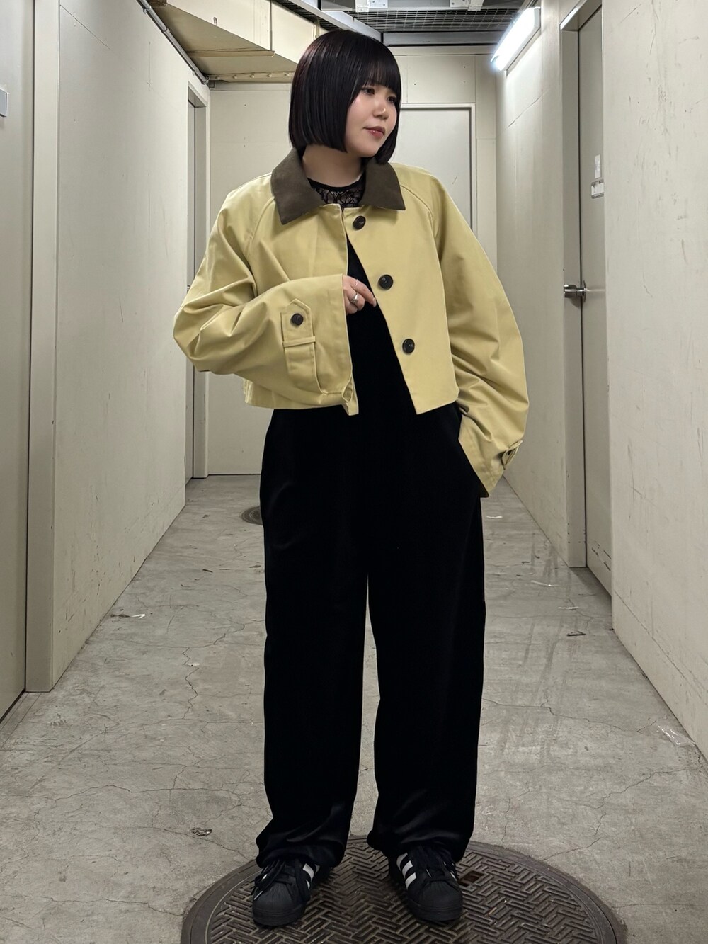 「春コーデ、ジャケット、オールインワン、レース、レイヤードスタイル、ブラック、きれいめカジュアル、オトナカジュアル、おしゃれさんと繋がりたい、ootd、今日のコーデ、休日スタイル、低身長、骨格ストレート、KBF」｜「KBFのドレープレースTEE（Tシャツ/カットソー、ブラック系）」を使った、nagisaさん（骨格ストレート・レディース・153cm）の冬コーディネートの6枚目の写真