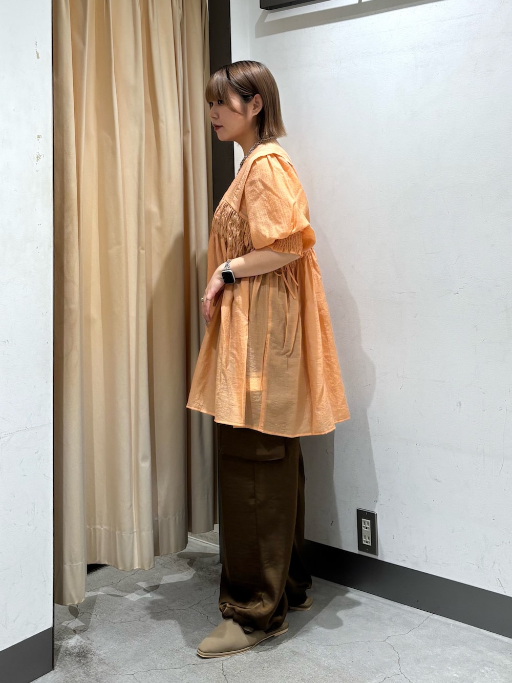 「カーゴパンツ、サンダル、ワンピース、夏コーデ、ワントーンコーデ、低身長、骨格ストレート、KBF、オトナカジュアル、おしゃれさんと繋がりたい、大人カジュアル、ootd、休日スタイル、パンツスタイル、きれいめカジュアル」｜「KBFのチャームネックレス（ネックレス、シルバー系）」を使った、nagisaさん（骨格ストレート・レディース・154cm）の夏コーディネートの5枚目の写真