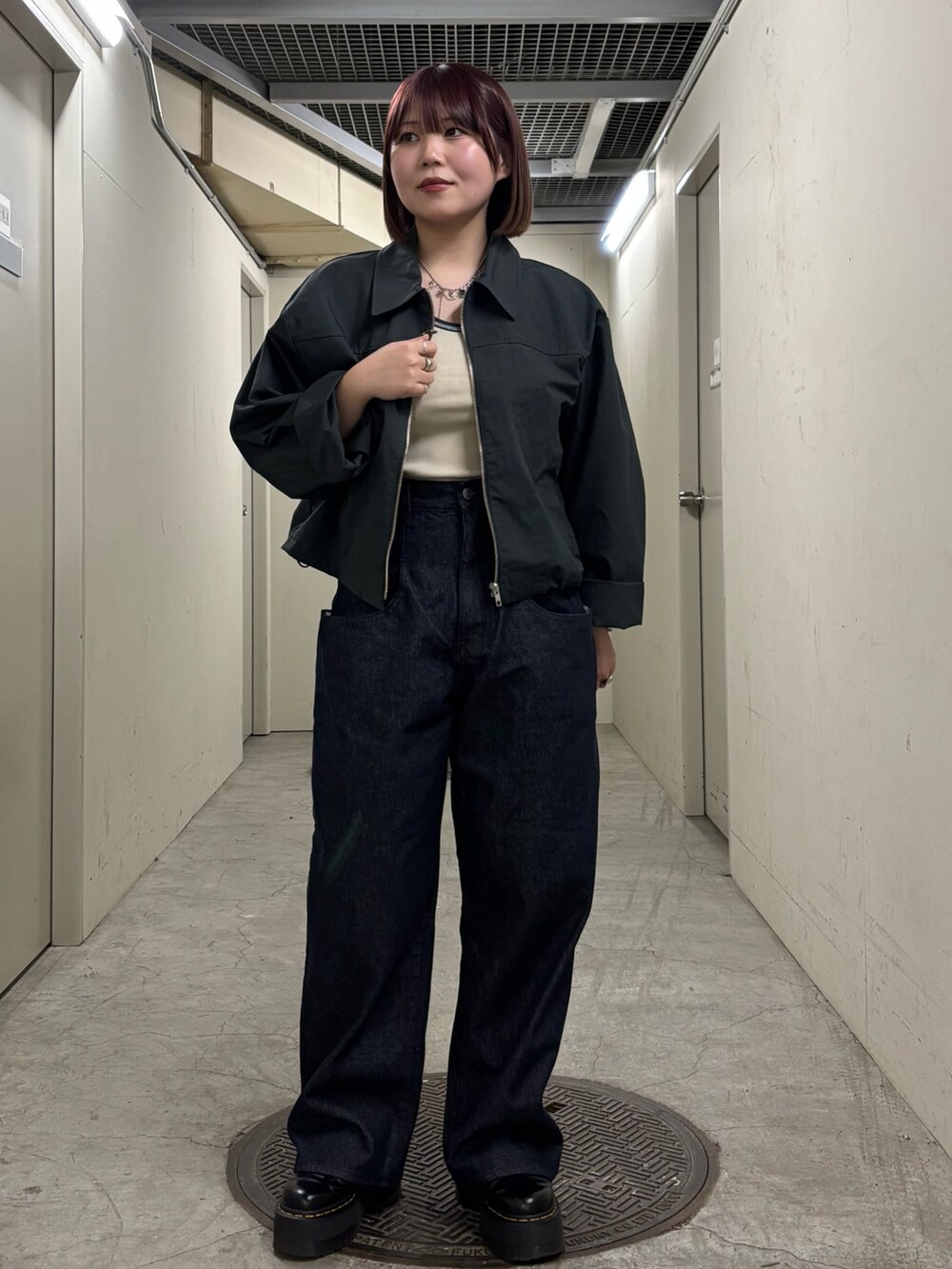 「春コーデ、オトナカジュアル、オトナ女子、カジュアルコーデ、デニム、メンズライク、おしゃれさんと繋がりたい、ootd、カジュアル、低身長、休日スタイル、ストリート、デニムパンツ、骨格ストレート、KBF」｜「KBFのダッドZIPブルゾン（ブルゾン、グレー系）」を使った、nagisaさん（骨格ストレート・レディース・153cm）の春コーディネートの2枚目の写真