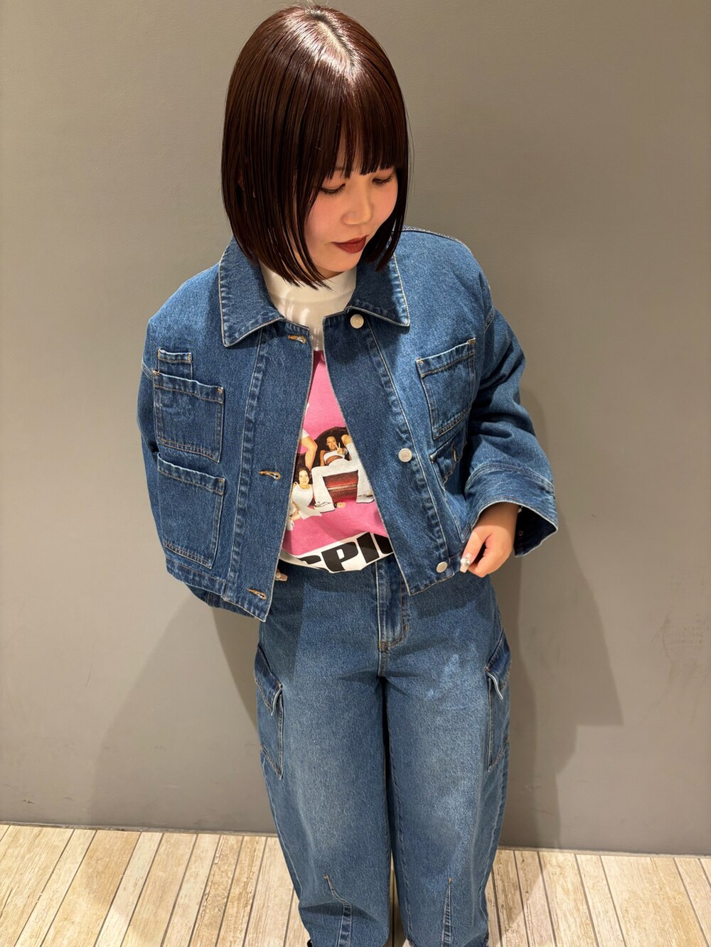 「休日スタイル、パンツスタイル、ブルー、デニム、デニムジャケット、セットアップ、カジュアル、カジュアルコーデ、オトナカジュアル、おしゃれさんと繋がりたい、ロンT、低身長、ootd、骨格ストレート、KBF」｜「KBFのWIDEデニムジャケット（デニムジャケット、ブルー系）」を使った、nagisaさん（骨格ストレート・レディース・153cm）の冬コーディネートの7枚目の写真