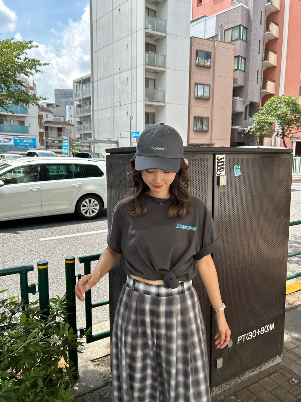 ブラック系のTシャツ/カットソー、その他のその他パンツ、ブラック系のネックレスを着用したレディースの夏コーディネートの4枚目の写真