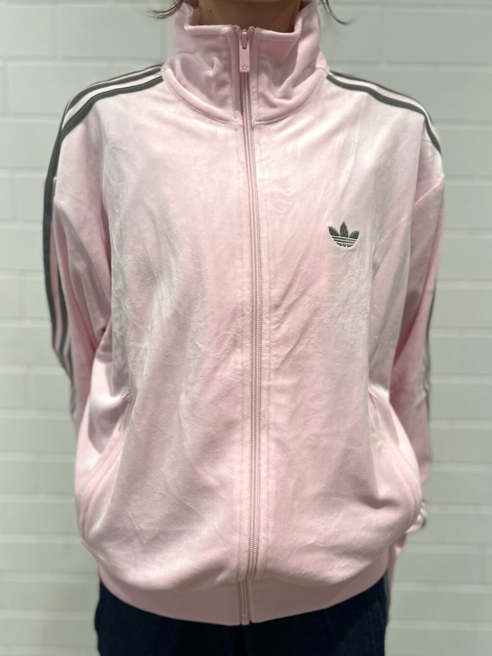 adidasアディカラー ルーズ トラックパンツ デニム ストーン