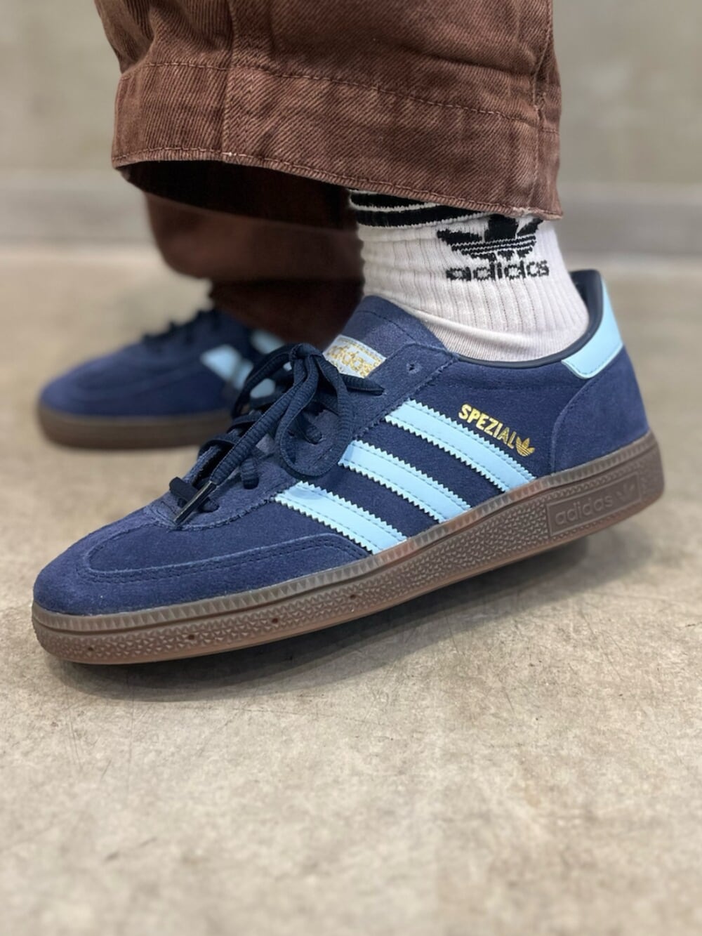 「adidas、adidas originals、アディダス、アディダスオリジナルス、スニーカー、Tトゥシューズ、ゲームシャツ、レーススカート、SPEZIAL」｜「adidasのアディダス アディカラー ジャカード ジャージー / 半袖Tシャツ アディダスオリジナルス adidas Originals（Tシャツ/カットソー、ブルー系）」を使った、YTさん（レディース・163cm）の夏コーディネートの6枚目の写真