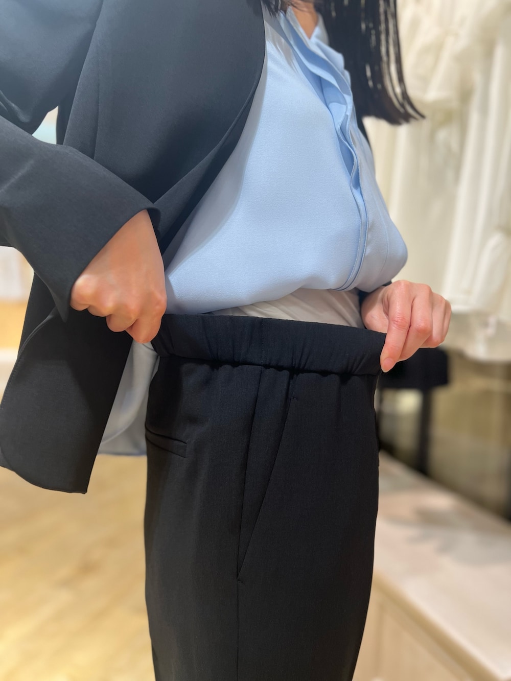 「ブラックコーデ、オトナ女子、大人ファッション、スーツ、スーツスタイル、スーツコーデ、ジャケット、ジャケットスタイル、ジャケットコーデ、通勤、通勤コーデ、通勤スタイル、お仕事、お仕事コーデ」|「NOLLEY’S Sophiの《セットアップ対応》ウォッシャブル強撚タックパンツ(その他パンツ、ブラック系)」を使った、Ishibashiさん(骨格ウェーブ・レディース・158cm)の夏コーディネートの8枚目の写真