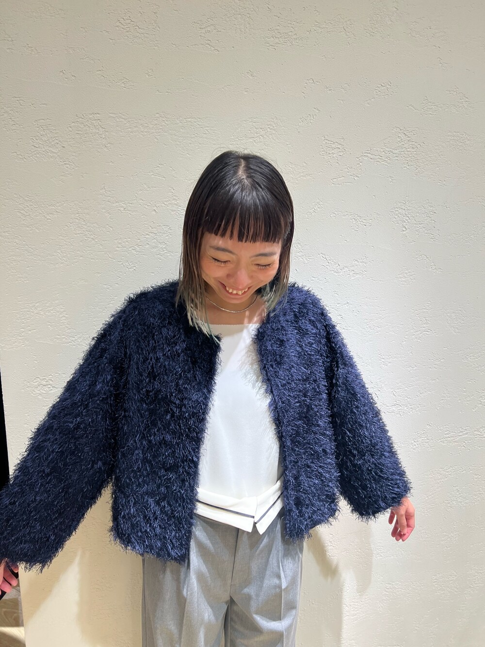 「休日スタイル、秋コーデ、秋服、カジュアルコーデ、パンツコーデ、30代コーデ、シャギー、トレンド」｜「NOLLEY’S Sophiのフリンジカットジャガードボレロジャケット（ノーカラージャケット、ブルー系）」を使った、Ishibashiさん（レディース・158cm）の秋コーディネートの10枚目の写真