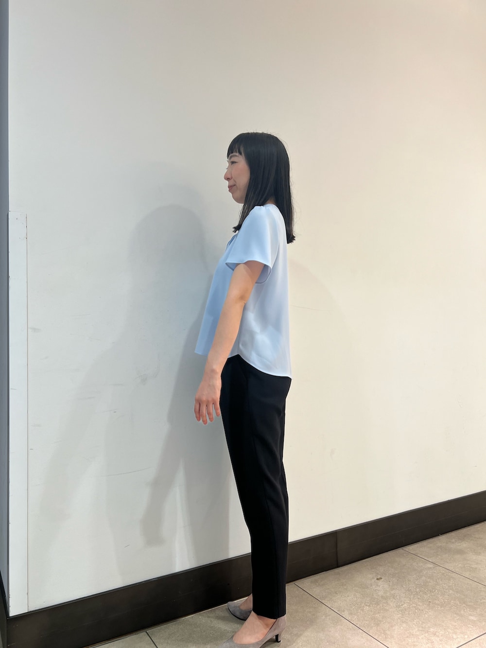 「ブラックコーデ、オトナ女子、大人ファッション、スーツ、スーツスタイル、スーツコーデ、ジャケット、ジャケットスタイル、ジャケットコーデ、通勤、通勤コーデ、通勤スタイル、お仕事、お仕事コーデ」|「NOLLEY’S Sophiの《セットアップ対応》ウォッシャブル強撚タックパンツ(その他パンツ、ブラック系)」を使った、Ishibashiさん(骨格ウェーブ・レディース・158cm)の夏コーディネートの5枚目の写真
