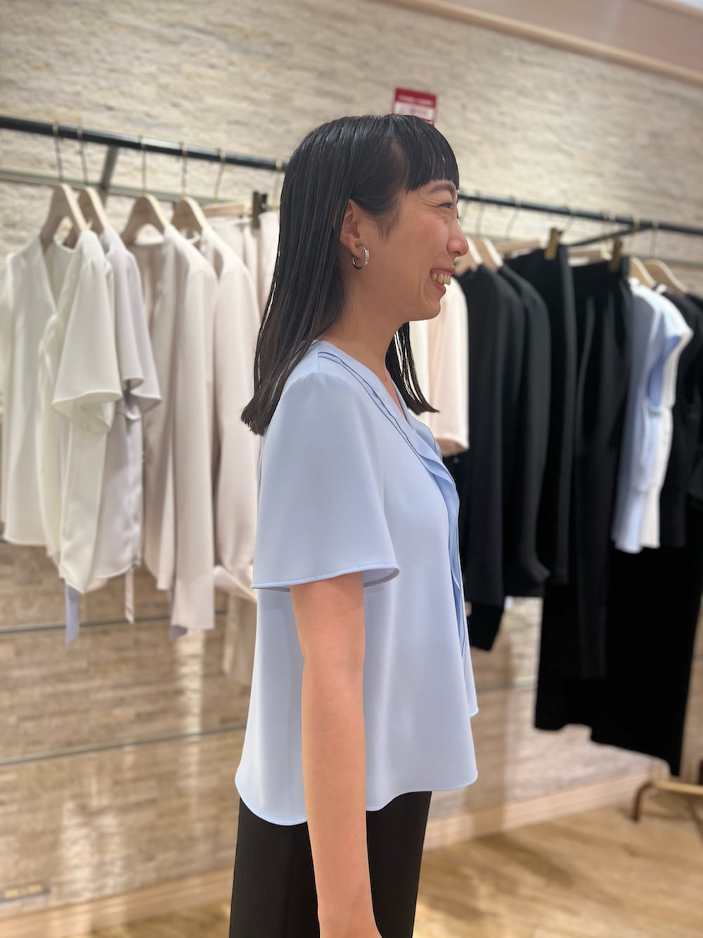 「ブラックコーデ、オトナ女子、大人ファッション、スーツ、スーツスタイル、スーツコーデ、ジャケット、ジャケットスタイル、ジャケットコーデ、通勤、通勤コーデ、通勤スタイル、お仕事、お仕事コーデ」|「NOLLEY’S Sophiの《セットアップ対応》ウォッシャブル強撚タックパンツ(その他パンツ、ブラック系)」を使った、Ishibashiさん(骨格ウェーブ・レディース・158cm)の夏コーディネートの10枚目の写真