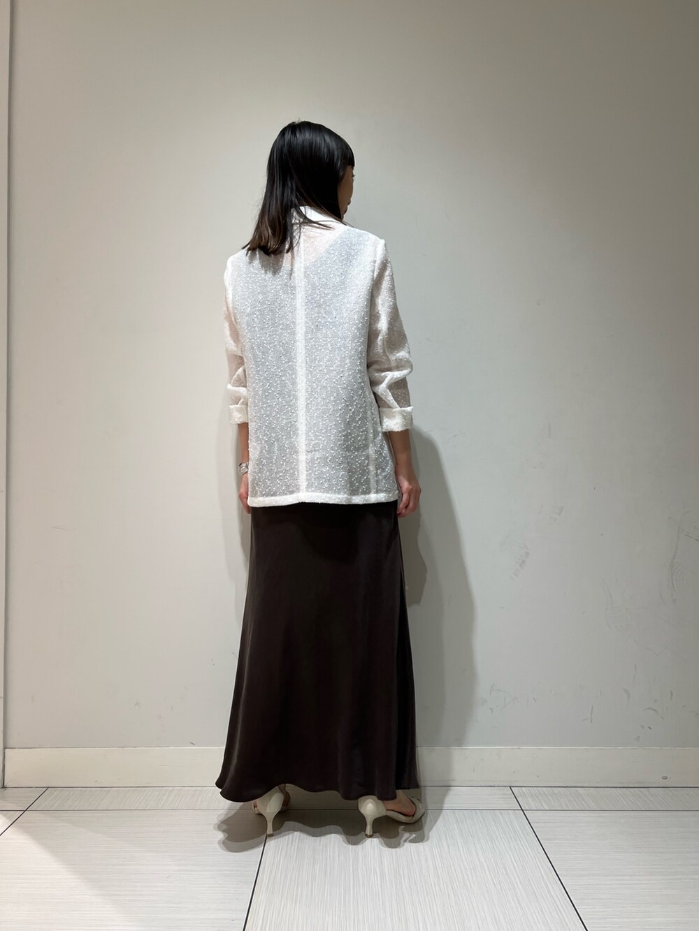 「オトナ女子、ゆるコーデ、キレイめ、ラクチンコーデ、春、オトナカワイイ、セットアップコーデ、夏、ジャケット、ジャケットスタイル、大人カジュアル、大人女子、大人コーデ、大人」｜「NOLLEY’Sの《セットアップ対応》高機能 フィブリルサテン2WAYノースリーブブラウス（シャツ/ブラウス、ブラウン系）」を使った、Ishibashiさん（骨格ウェーブ・レディース・158cm）の春コーディネートの3枚目の写真