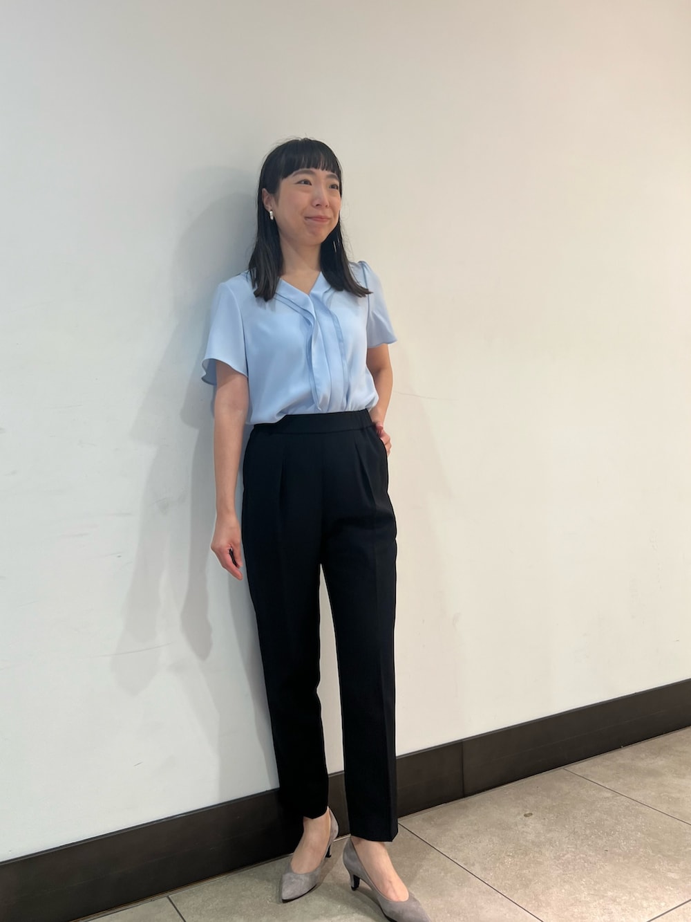 「ブラックコーデ、オトナ女子、大人ファッション、スーツ、スーツスタイル、スーツコーデ、ジャケット、ジャケットスタイル、ジャケットコーデ、通勤、通勤コーデ、通勤スタイル、お仕事、お仕事コーデ」|「NOLLEY’S Sophiの《セットアップ対応》ウォッシャブル強撚タックパンツ(その他パンツ、ブラック系)」を使った、Ishibashiさん(骨格ウェーブ・レディース・158cm)の夏コーディネートの3枚目の写真