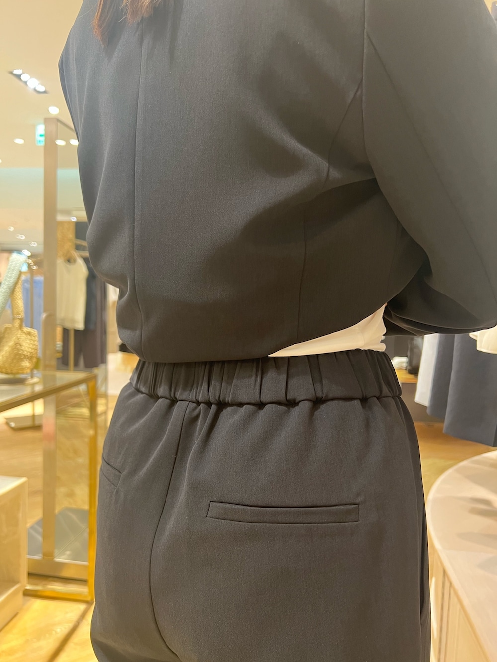 「ブラックコーデ、オトナ女子、大人ファッション、スーツ、スーツスタイル、スーツコーデ、ジャケット、ジャケットスタイル、ジャケットコーデ、通勤、通勤コーデ、通勤スタイル、お仕事、お仕事コーデ」|「NOLLEY’S Sophiの《セットアップ対応》ウォッシャブル強撚タックパンツ(その他パンツ、ブラック系)」を使った、Ishibashiさん(骨格ウェーブ・レディース・158cm)の夏コーディネートの9枚目の写真