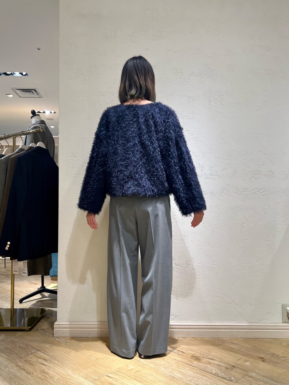 「休日スタイル、秋コーデ、秋服、カジュアルコーデ、パンツコーデ、30代コーデ、シャギー、トレンド」｜「NOLLEY’S Sophiのフリンジカットジャガードボレロジャケット（ノーカラージャケット、ブルー系）」を使った、Ishibashiさん（レディース・158cm）の秋コーディネートの9枚目の写真