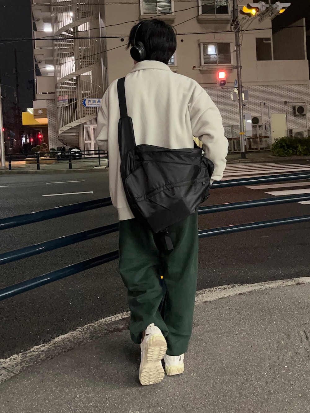 「あけましておめでとうございます!、メンズコーデ、オトナカジュアル、カジュアルコーデ、今日のコーデ、メンズファッション、低身長コーデ、オーバーサイズ、ビッグシルエット、スニーカー、カジュアル、いいね、save、フォローお願いします🤑、outfit、古着MIX、古着好きな人と繋がりたい」|「wilsonのアイテム(スウェットパンツ、グリーン系)」を使った、taiyoさん(メンズ・168cm)の冬コーディネートの2枚目の写真