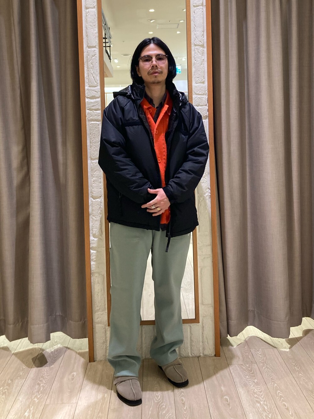 「冬コーデ、マイベストコーデ2024、赤、休日スタイル、レイヤードスタイル、ワイドパンツ、冬アウター、ストリート、ストリートコーデ、大人カジュアル、ブラックコーデ、ニット、最近のいい感じコーデ、ダウンジャケット、ミリタリー」｜「TAIONの【TAION/タイオン】GLOSTER別注 MILITALY LEVEL7 JACKET ダウン（ダウンジャケット/コート、ブラック系）」を使った、miyazakitakuroさん（メンズ・171cm）の冬コーディネートの4枚目の写真