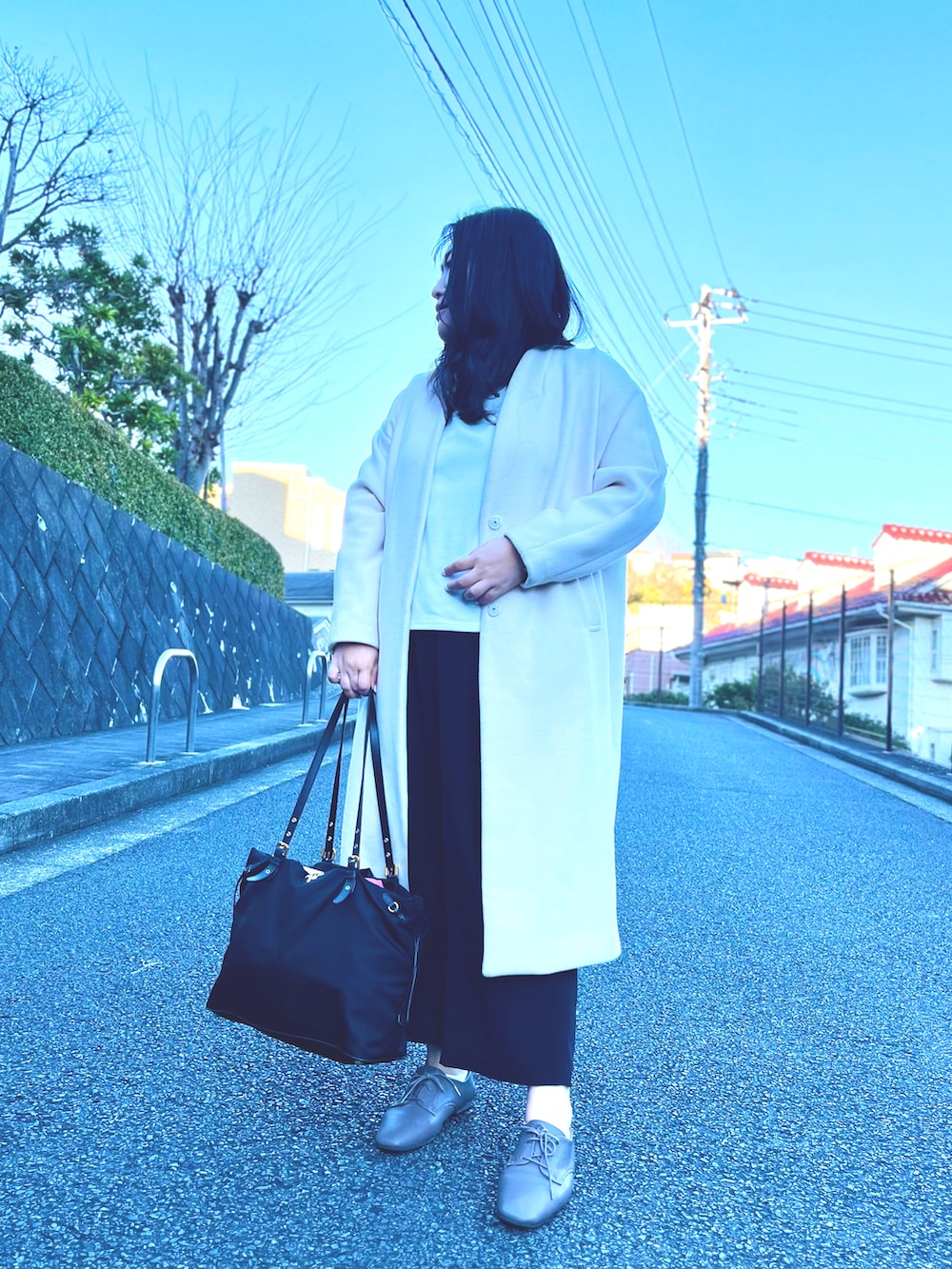 「通勤コーデ、シンプル、オフィスカジュアル、モノトーン、プチプラ、UNIQLO、OSMOSIS、ぽっちゃり」｜「しまむらのアイテム（ドレスシューズ、グレー系）」を使った、nanさん（骨格ストレート・レディース・164cm）の冬コーディネートの2枚目の写真