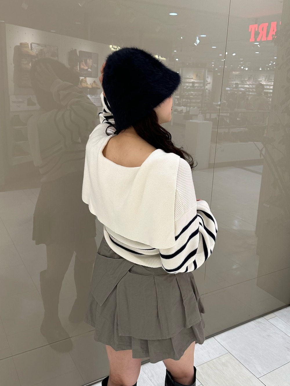「one after another NICE CLAUP、ナイスクラップ、セーラーカラー、ボーダー、プリーツスカート、プリーツ、ロングブーツ、ハートバッグ、クロシェハット、モノトーンコーデ、韓国ファッション、秋服まるっと大公開、大人女子、着回しコーデ、秋服準備はじめました」｜「one after another NICE CLAUPのボックスプリーツスカパン（スカート、ブラウン系）」を使った、miho【骨格ストレート/イエベ春】さん（骨格ストレート・レディース・161cm）の秋コーディネートの3枚目の写真