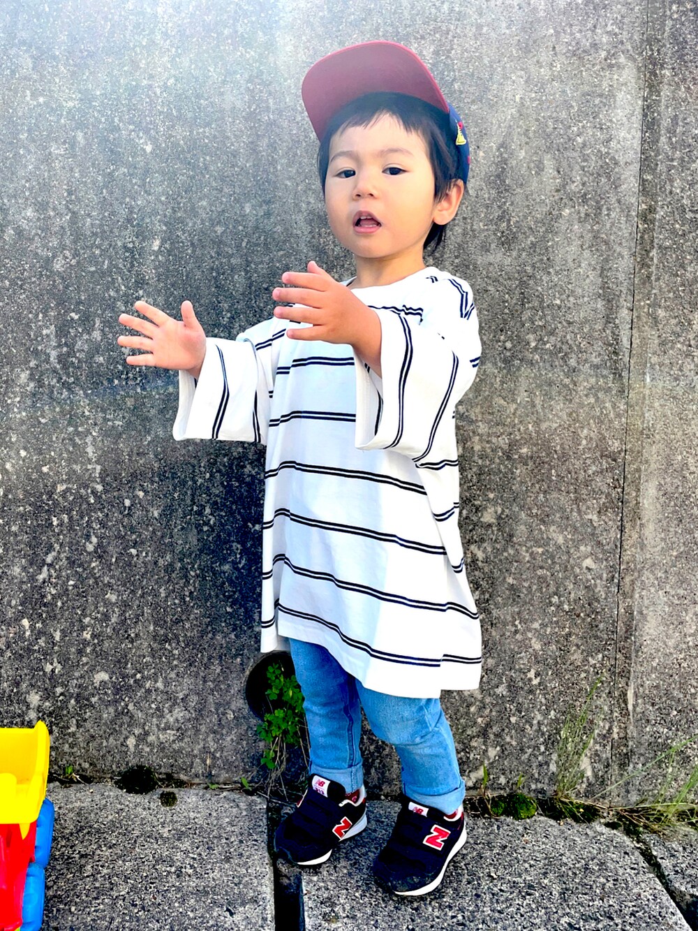 「デニムっていいよね、夏コーデ、シンプル、シンプルコーデ、カジュアルコーデ、キャップ、アウトドアスタイル」｜「petit mainのバイカラージェットキャップ（キャップ、ブルー系）」を使った、りつぼーさん（キッズ・90cm）の夏コーディネートの3枚目の写真