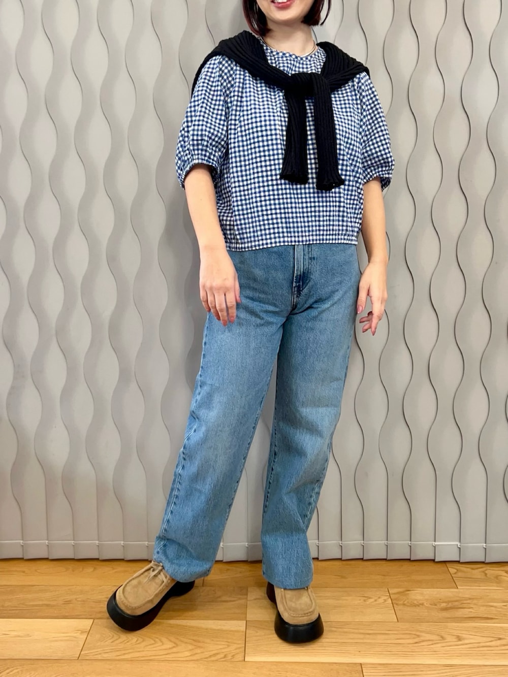 「春色、プチプラ、春先取り、大人ファッション、サテンスカート、バルーンスカート、パステルカラー、カーディガン、大人カジュアル、シンプルコーデ、お出かけコーデ、カーゴスカート、パステル映える春、tiptop_pocket、tipコーデ」｜「tiptopのダブルジップ襟付きリブカーディガン（カーディガン/ボレロ、ブラック系）」を使った、はまち(¨)♡さん（レディース・155cm）の春コーディネートの3枚目の写真
