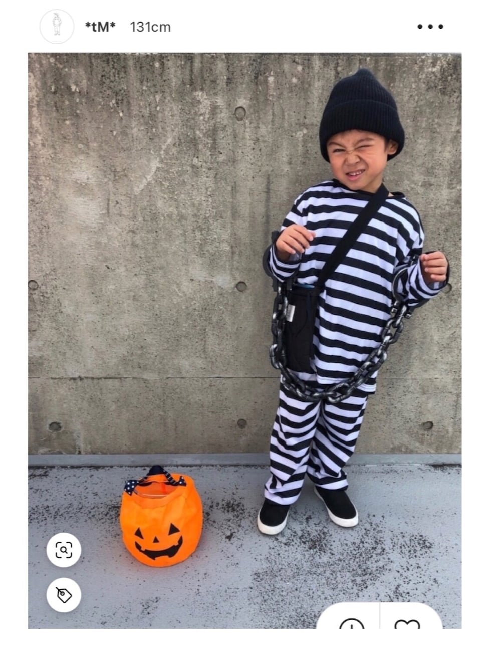 ホワイト系のスニーカー、その他のその他、シルバー系のコスチューム/パーティーグッズを着用したキッズの秋コーディネートの5枚目の写真