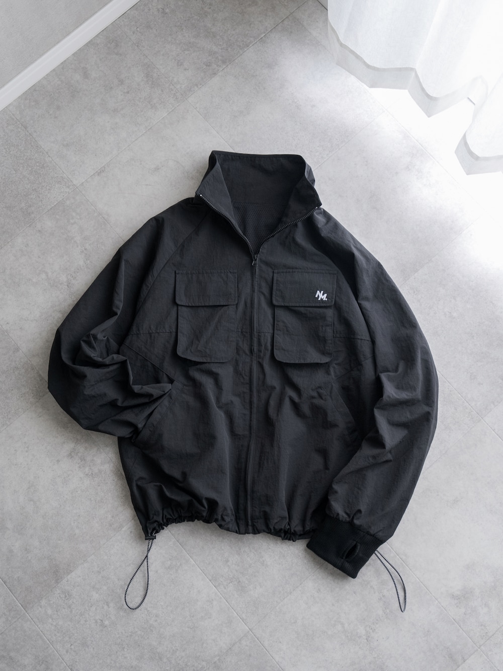 ALOUND ブラック ナイロンジャケット・パンツセット ?media_id=3530815677727041239