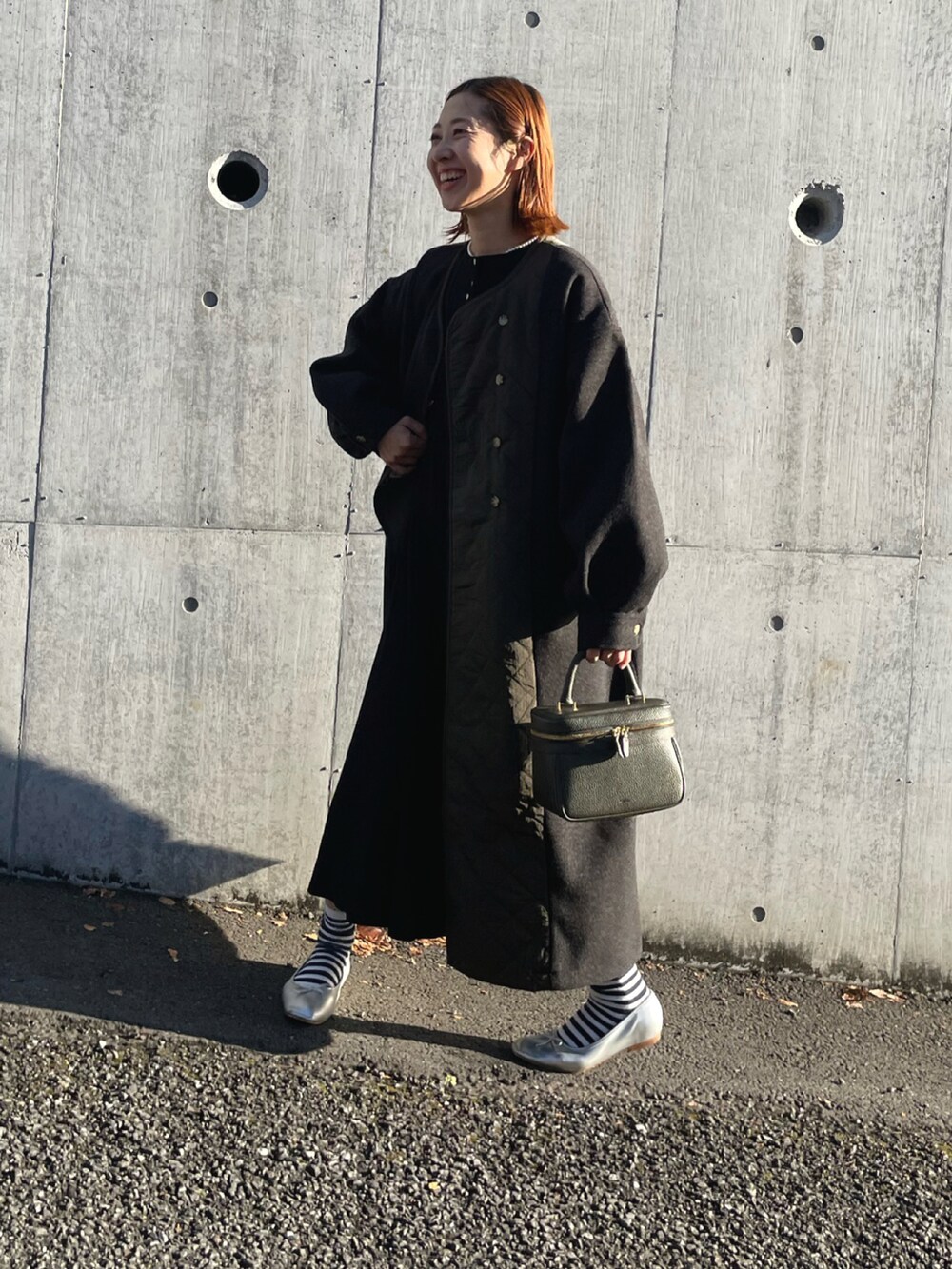 「カジュアルコーデ、ボーダー、chiiiibag、ch!iiibag、ロングコート、大人カジュアル、シンプルコーデ、コート、アウター、バレエシューズ、冬コーデ、シルバーシューズ、スクエアトゥ、vanity」｜「notch.のアシメキルティング配色コート（ノーカラーコート、グレー系）」を使った、yukariさん（レディース・168cm）の冬コーディネートの3枚目の写真