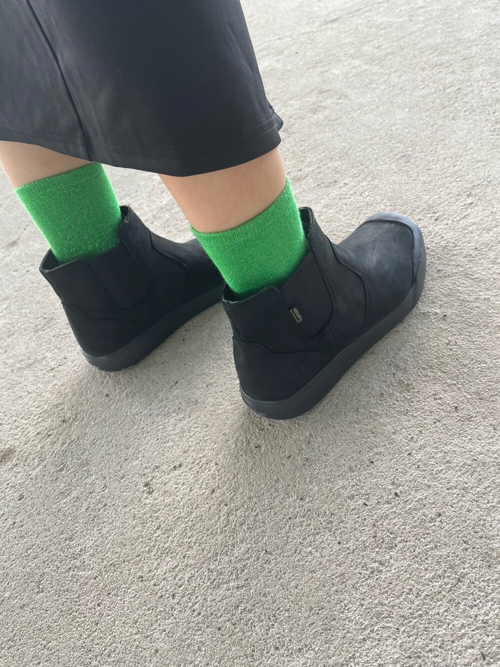 「LIFEisKEEN、ジャンパースカート、ブーツ、ニット帽、秋コーデ、秋服準備はじめました、ハンチ、HUNCH、PR、メガネ女子、トートバッグ、大人カジュアル、カジュアルコーデ」｜「hunchのヘビロテ確実、カジュアルだけじゃないボーダー柄オーバーチュニック（Tシャツ/カットソー、ブラウン系）」を使った、yukariさん（レディース・168cm）の秋コーディネートの4枚目の写真