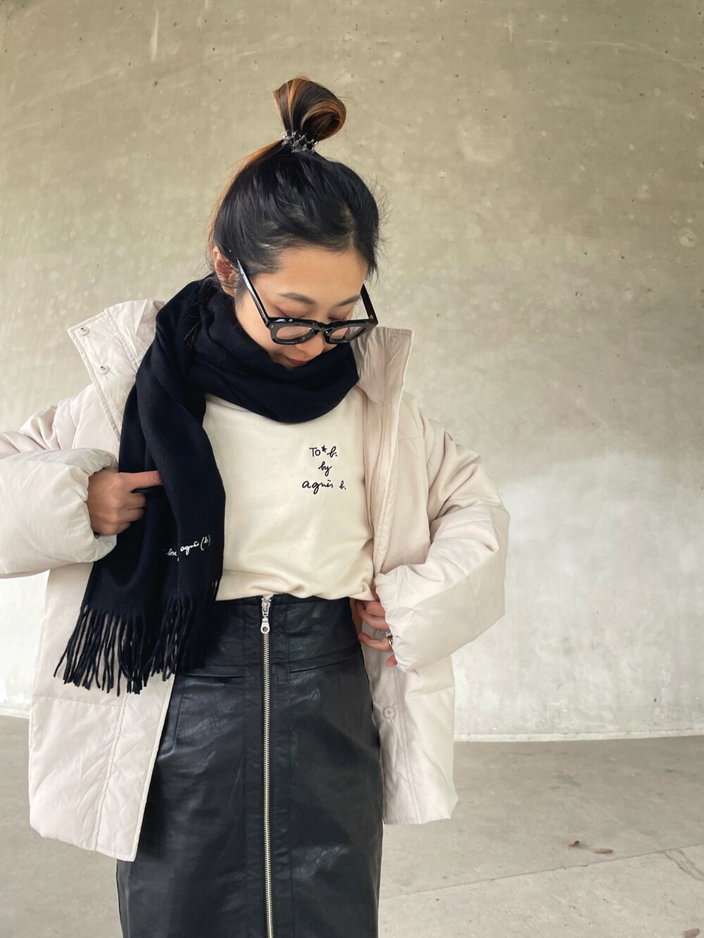 「ANGIE VINTAGE、マフラーぐるぐる、モノトーン、モノトーンコーデ、アニエスベー、agnesb、welleg、menue、welleg select、mooimooi、ウェレッグ、PR、ダウンジャケット、冬コーデ」|「ANGIEの2WAYファイバーダウンジャケット(ダウンジャケット/コート、ホワイト系)」を使った、yukariさん(レディース・168cm)の冬コーディネートの4枚目の写真