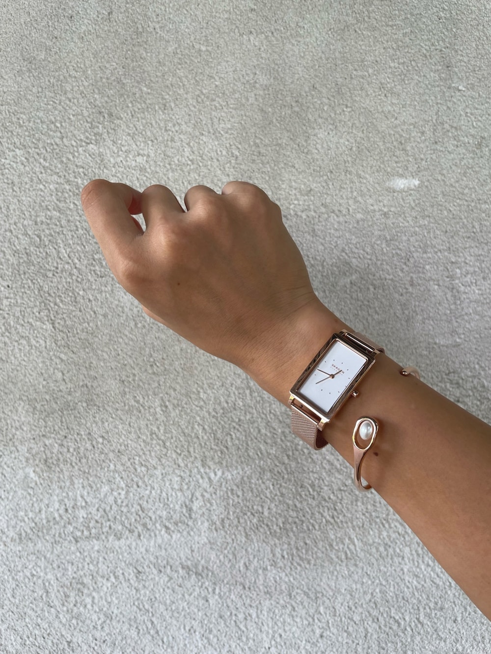 「riberry、riberry_snap、テーラードジャケット、秋コーデ、きれいめカジュアル、大人カジュアル、ミニバッグ、SKAGEN、myskagen、BLACKBYMOUSSY、BLACKBYMOUSSYPR、blkby、オーバーサイズ、オフィスカジュアル」|「BLACK BY MOUSSYのover size jacket(オーバーサイズジャケット)(テーラードジャケット、グリーン系)」を使った、yukariさん(レディース・168cm)の秋コーディネートの3枚目の写真