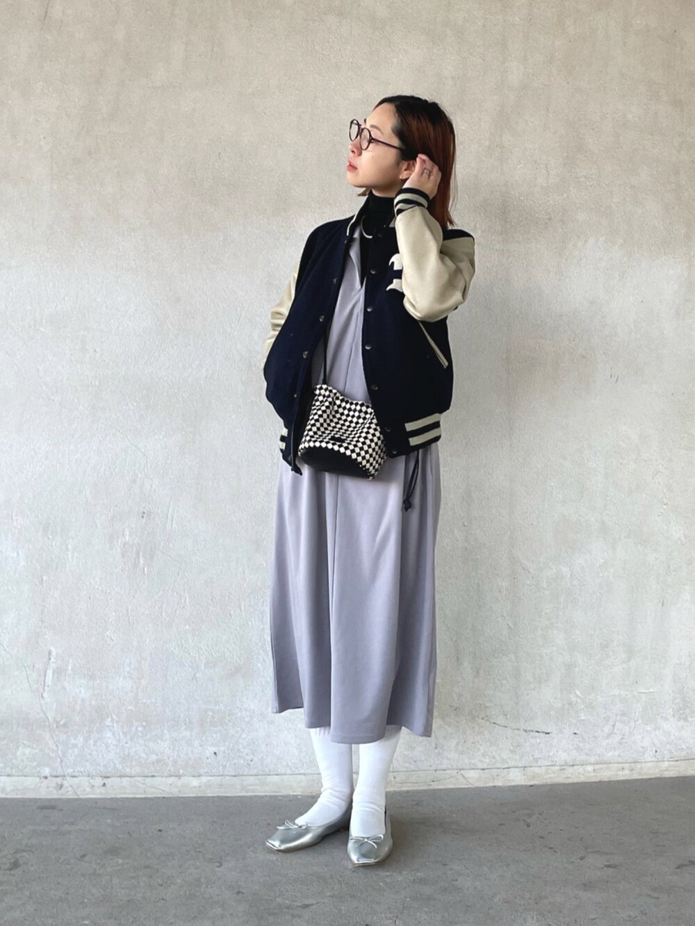 「カジュアル、スタジャン、VAN、メガネ女子、chiiiibag、ch!iiibag、バレエシューズ、大人カジュアル、冬コーデ、タートルネック、チェッカーフラッグ、巾着バッグ」｜「ap retroの深スリットジャンスカ（ワンピース、グレー系）」を使った、yukariさん（レディース・168cm）の冬コーディネートの2枚目の写真
