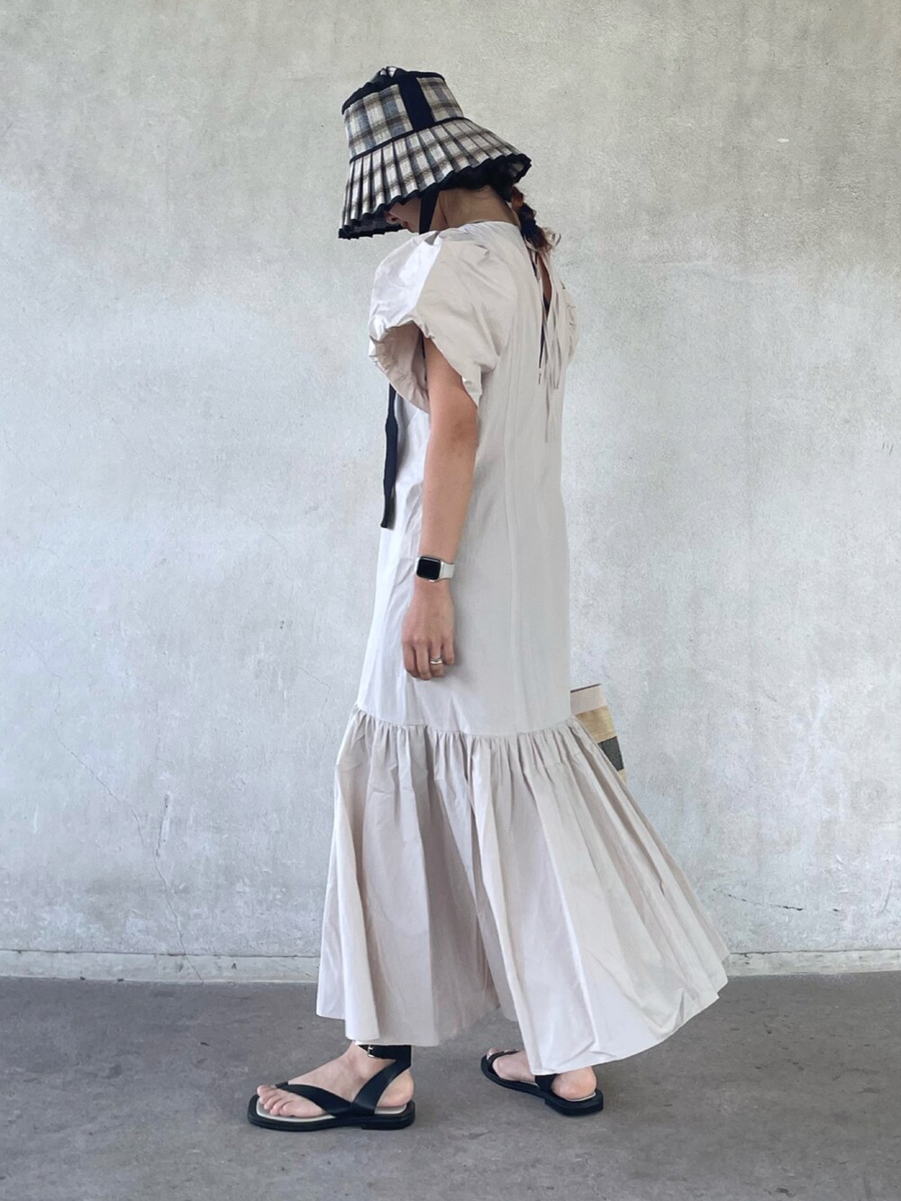 「お出かけコーデ日記、ロングワンピース、ワンピース、大人カジュアル、Stylevoice for xxx、stylevoiceforxxx、stylevoice、agnesb、アニエスベー、アニエスベートート、アニエスベーバッグ、休日スタイル、初夏コーデ、トートバッグ、PR」｜「Stylevoice for xxxのボリュームスリーブマーメイドワンピース（ワンピース、ベージュ系）」を使った、yukariさん（レディース・168cm）の春コーディネートの2枚目の写真