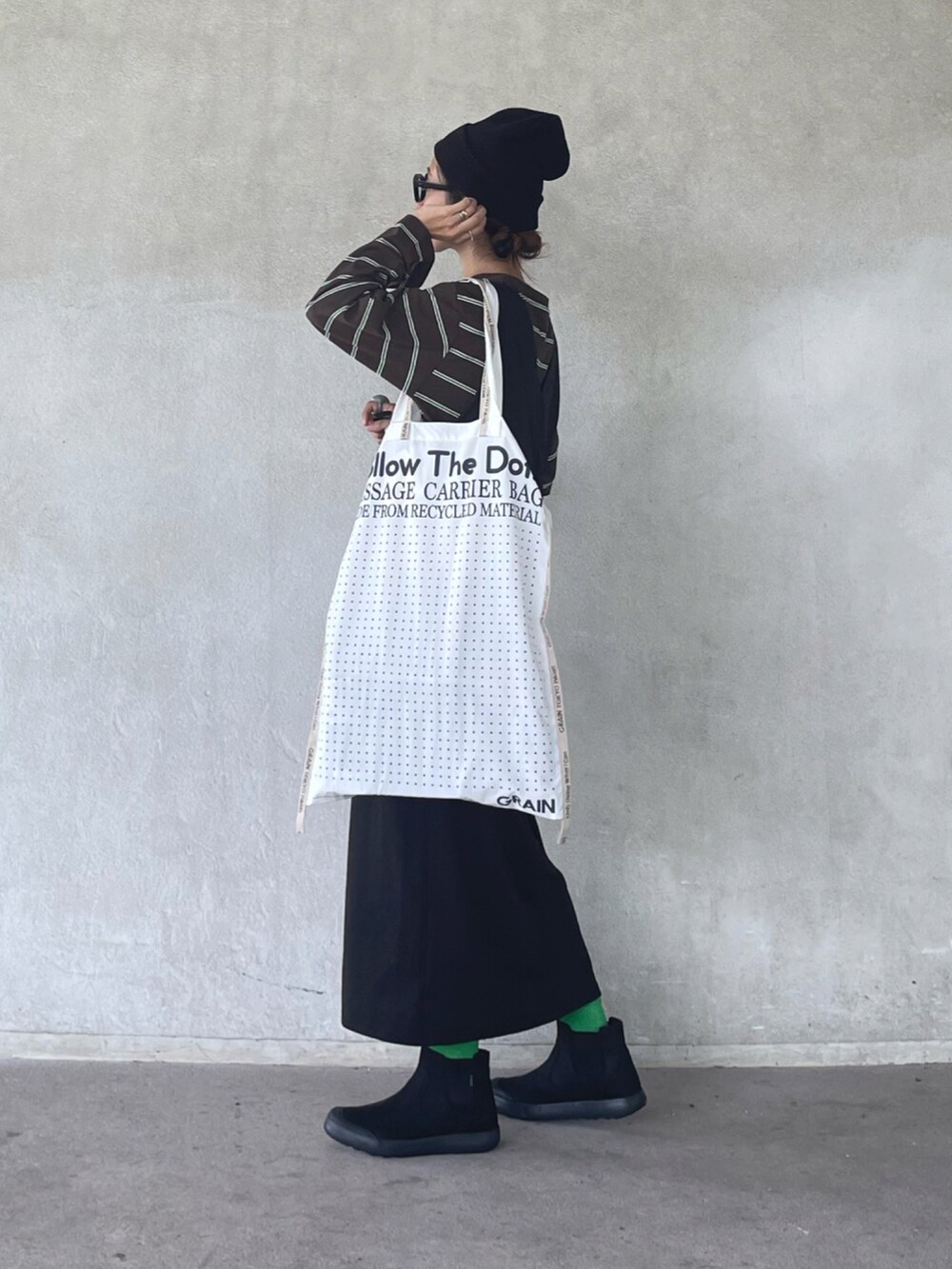「LIFEisKEEN、ジャンパースカート、ブーツ、ニット帽、秋コーデ、秋服準備はじめました、ハンチ、HUNCH、PR、メガネ女子、トートバッグ、大人カジュアル、カジュアルコーデ」｜「hunchのヘビロテ確実、カジュアルだけじゃないボーダー柄オーバーチュニック（Tシャツ/カットソー、ブラウン系）」を使った、yukariさん（レディース・168cm）の秋コーディネートの3枚目の写真