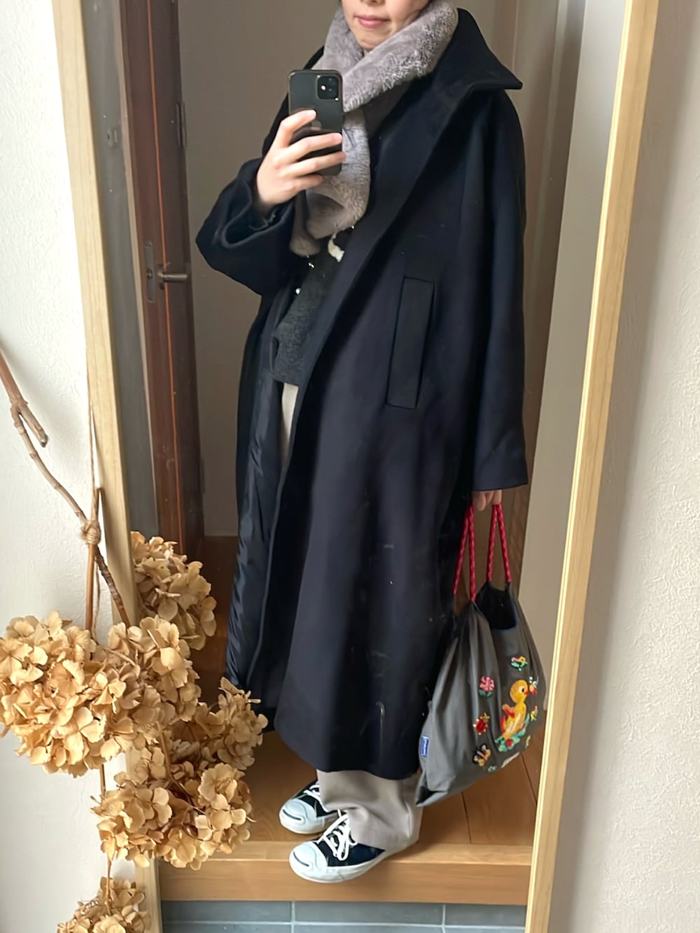 「オーバーサイズ、ゆったりコーデ、ゆったりシルエット、ウールパンツ、ジャックパーセル、スニーカーコーデ、ロングコート、高身長女子、高身長コーデ、プチプラコーデ」｜「JACK PURCELLの【CONVERSE】JACK PURCELL MULTIMATERIAL RH（スニーカー、ブルー系）」を使った、KENIIさん（レディース・167cm）の冬コーディネートの3枚目の写真