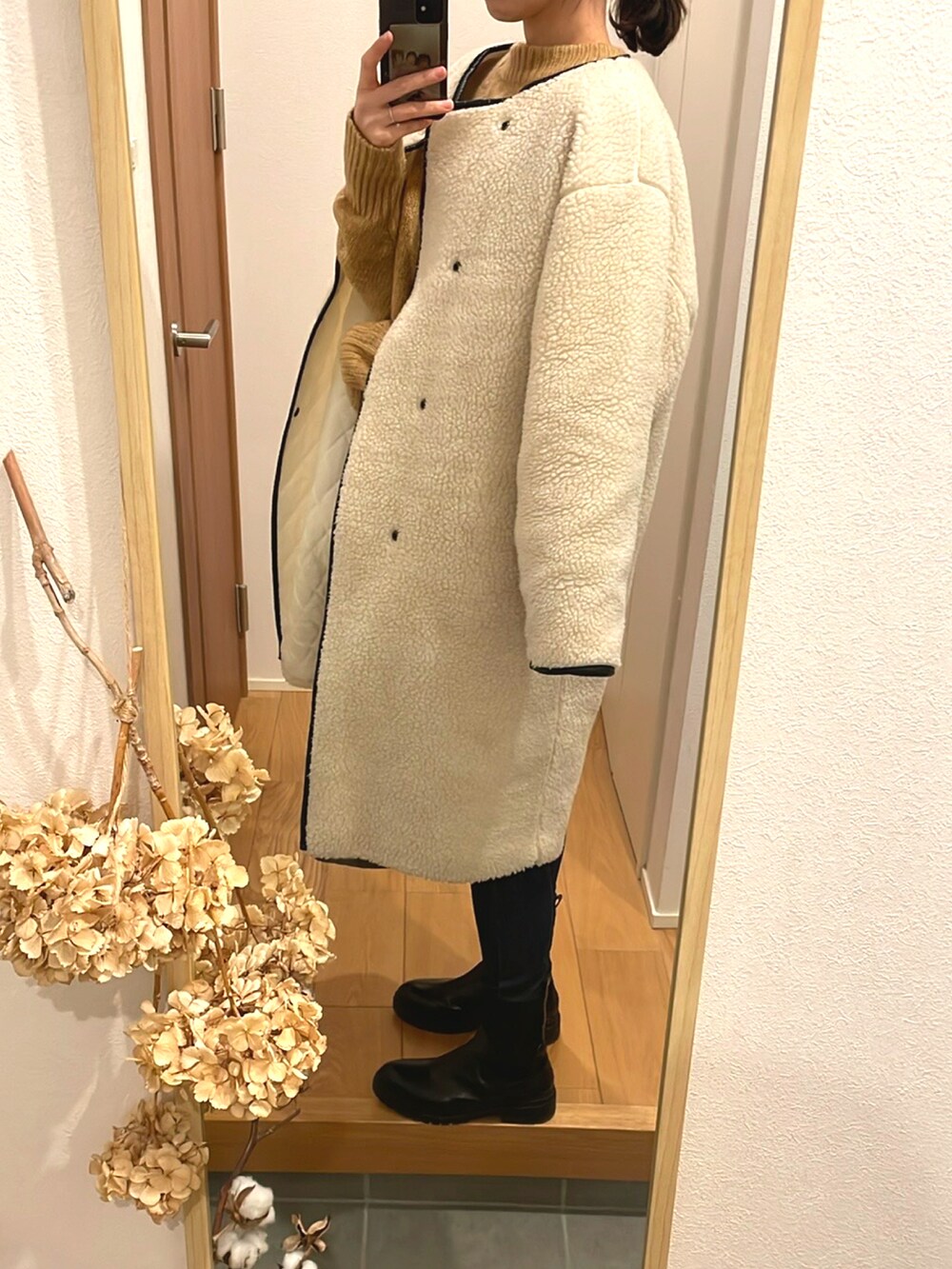 「ゆるコーデ、冬ファッション、ブーツイン、ニットコーデ、オーバーサイズ、ボアコート、パンツコーデ、あったかコーデ、高身長コーデ、アウターコーデ、高身長女子」｜「しまむらのアイテム（バッグ、グレー系）」を使った、KENIIさん（レディース・167cm）の冬コーディネートの4枚目の写真