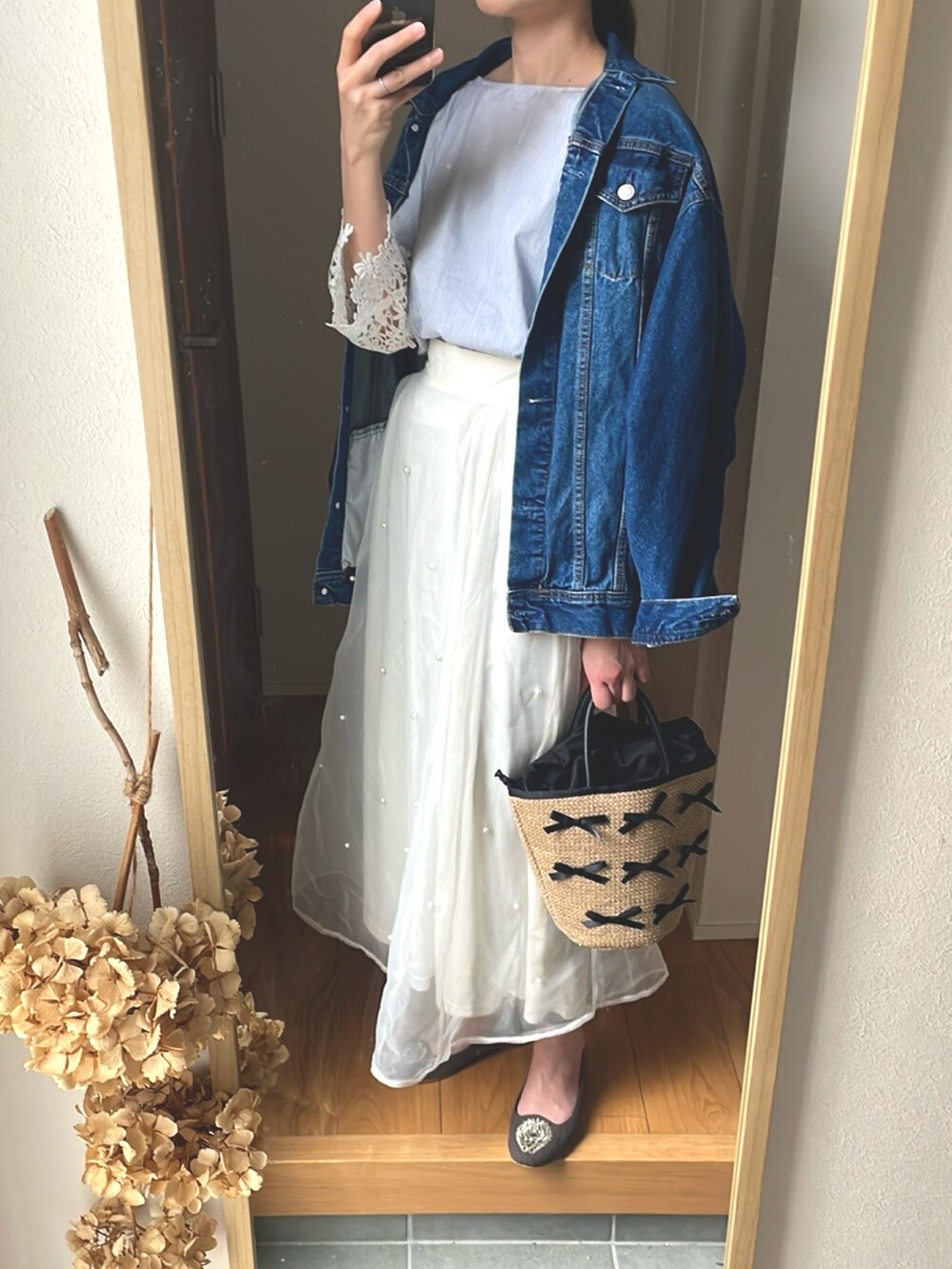 「オトナ女子、大人カジュアル、カジュアル、きれいめカジュアル、シフォンスカート、高身長女子、カラーパンツ」｜「ODETTE E ODILEのアイテム（シューズ、グレー系）」を使った、KENIIさん（レディース・167cm）の春コーディネートの3枚目の写真