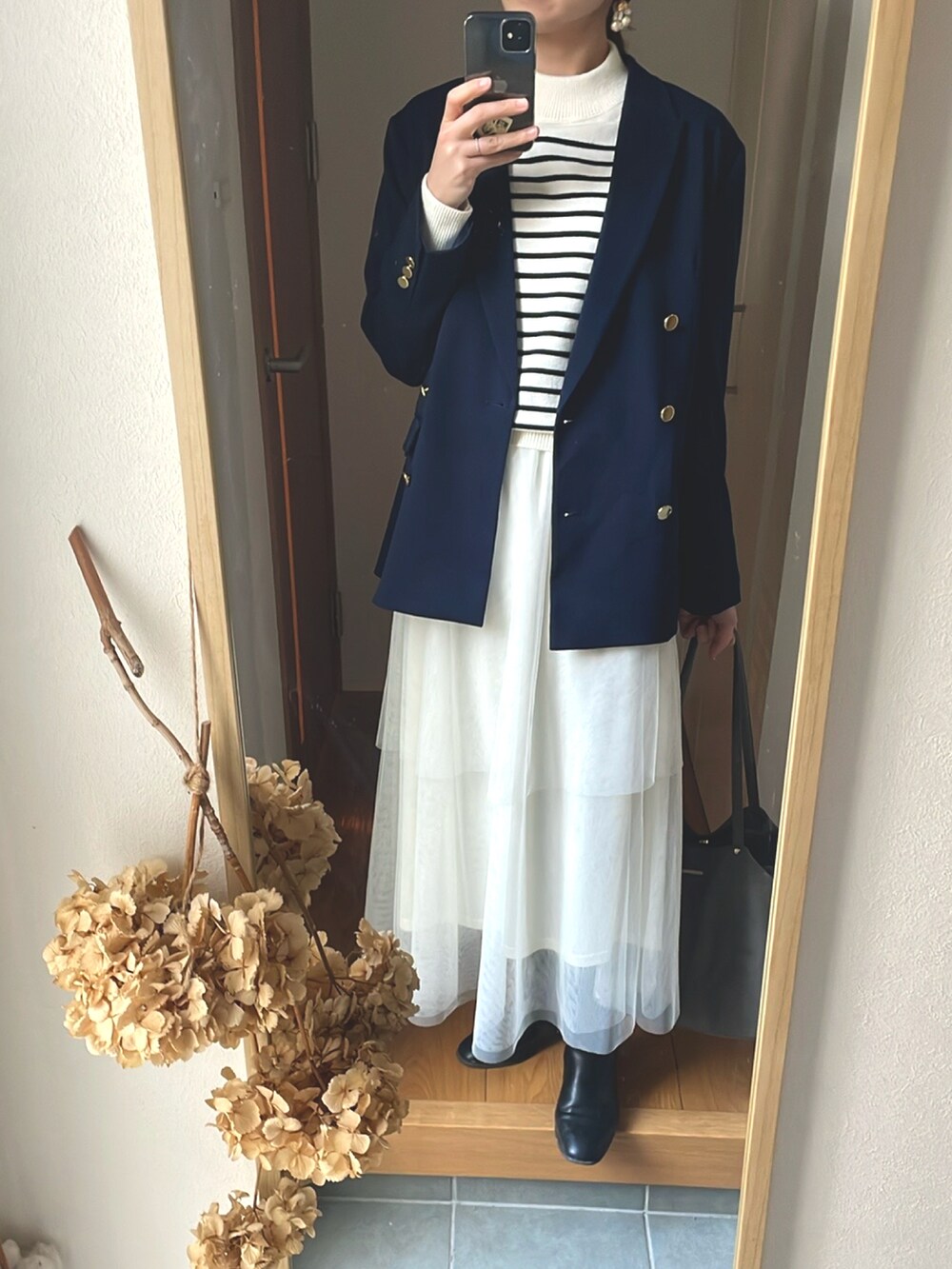 「春色、春服コーデ、ジャケット、シフォンスカート、ネイビー×ホワイト、ボーダー、大人かわいい、きれいめカジュアル、高身長女子、はるコーデ、春先取り、高身長コーデ」｜「Another Editionのアイテム（ニット/セーター、ホワイト系）」を使った、KENIIさん（レディース・167cm）の春コーディネートの2枚目の写真
