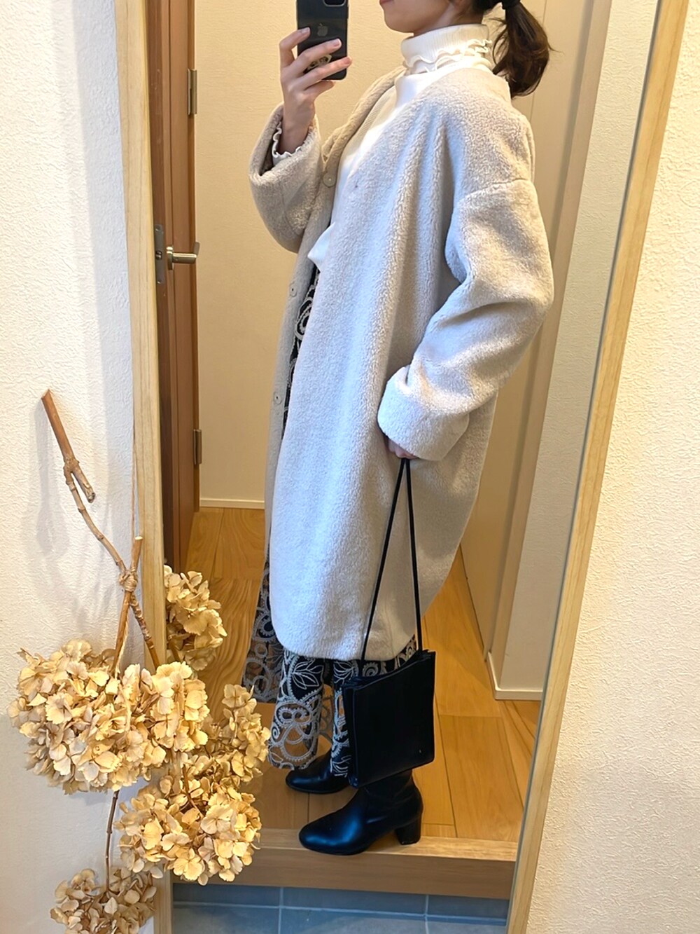 「オトナカジュアル、刺繍スカート、レーススカート、タートルネック、オーバーサイズ、きれいめカジュアル、ハイネック、高身長女子、高身長コーデ」｜「GRLのアイテム（スカート、ブラック系）」を使った、KENIIさん（レディース・167cm）の冬コーディネートの3枚目の写真