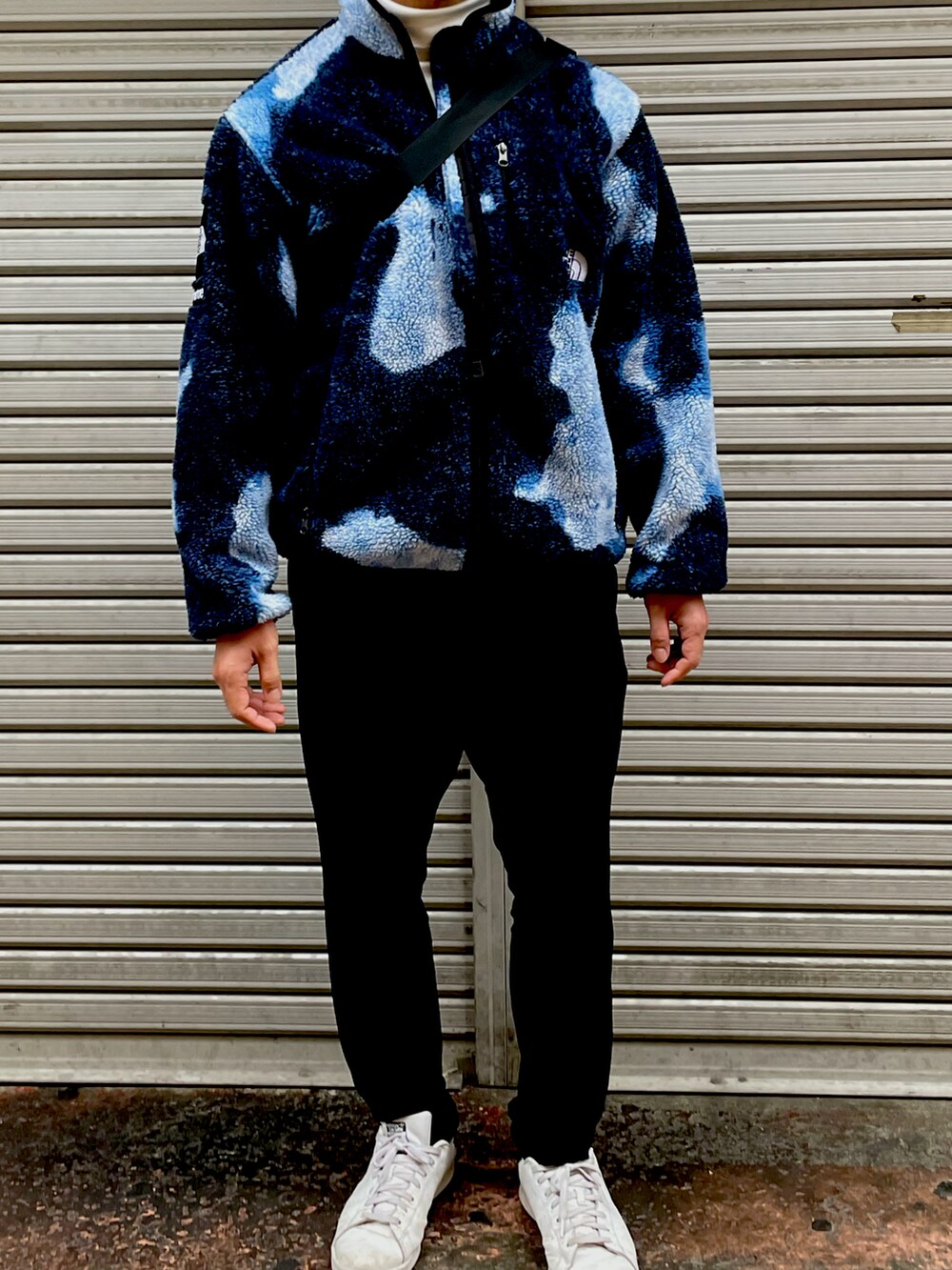 「シュプリーム、春アウター、supreme、Supreme x The North Face、ノースフェイス、THE NORTH FACE、ボア、ボアジャケット、ボアブルゾン」｜「Supreme のアイテム（ジャケット/アウター、ブルー系）」を使った、HiYoさん（メンズ・175cm）の春コーディネートの2枚目の写真