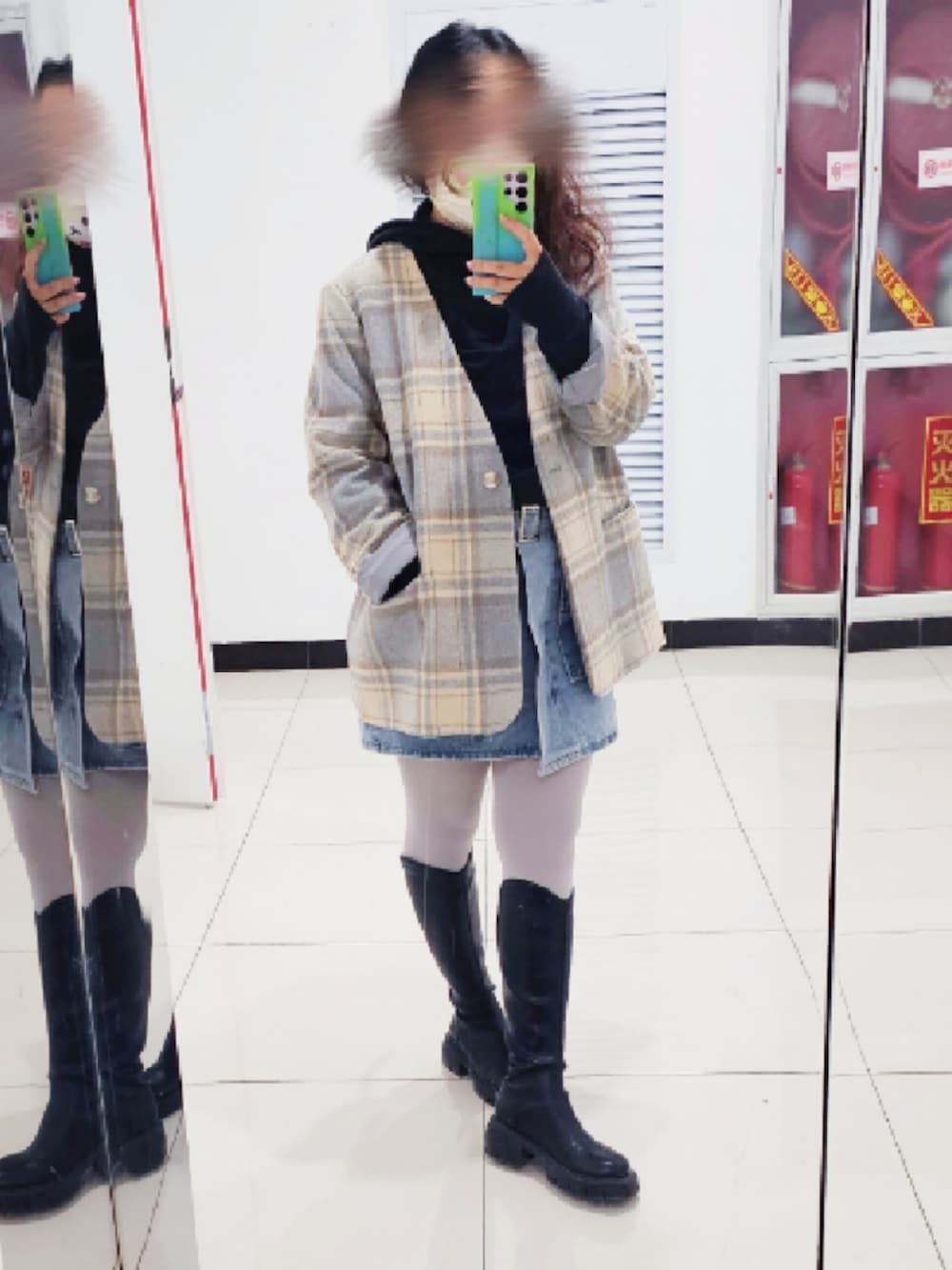 「热风HotWindのアイテム（ブーツ、ブラック系）」を使った、熊圆滚滚さん（レディース・155cm）の冬コーディネートの2枚目の写真