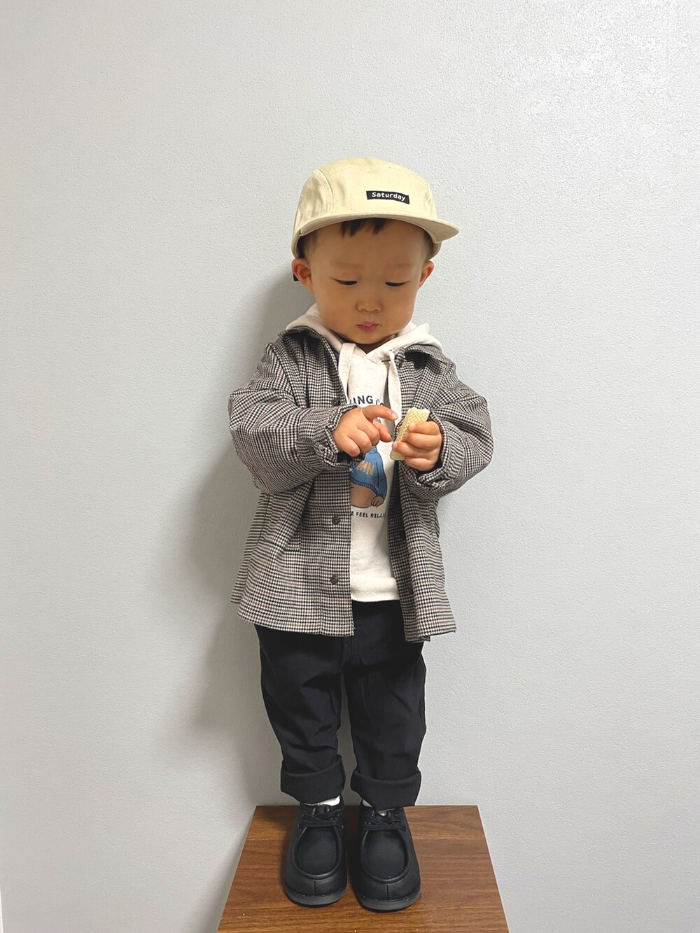 「キャップ、ジャケット、パーカー、クライミングパンツ、モカシン、トラッド」｜「西松屋のアイテム（キャップ、ベージュ系）」を使った、ＯＴＯ ☺︎ ‬ＲＩＲＩさん（キッズ・80cm）の冬コーディネートの2枚目の写真