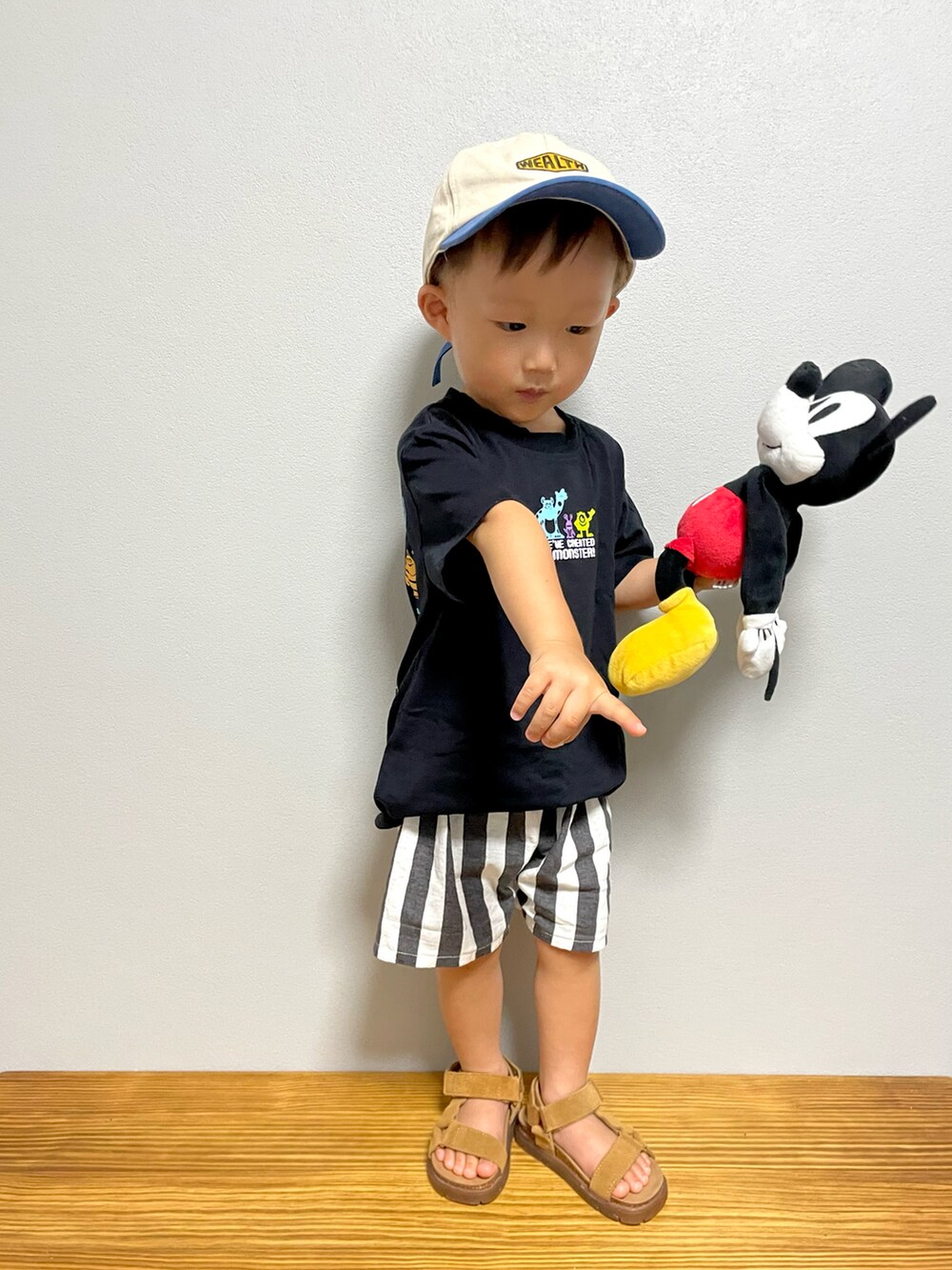 「シンプルコーデ、カジュアルコーデ、プチプラ、夏セールで買いました、夏だ！Tシャツ着よう！、Tシャツ、ショートパンツ、サンダル、レザーサンダル、キャップ」｜「韓国子供服のアイテム（キャップ、ブルー系）」を使った、ＯＴＯ ☺︎ ‬ＲＩＲＩさん（キッズ・80cm）の夏コーディネートの3枚目の写真