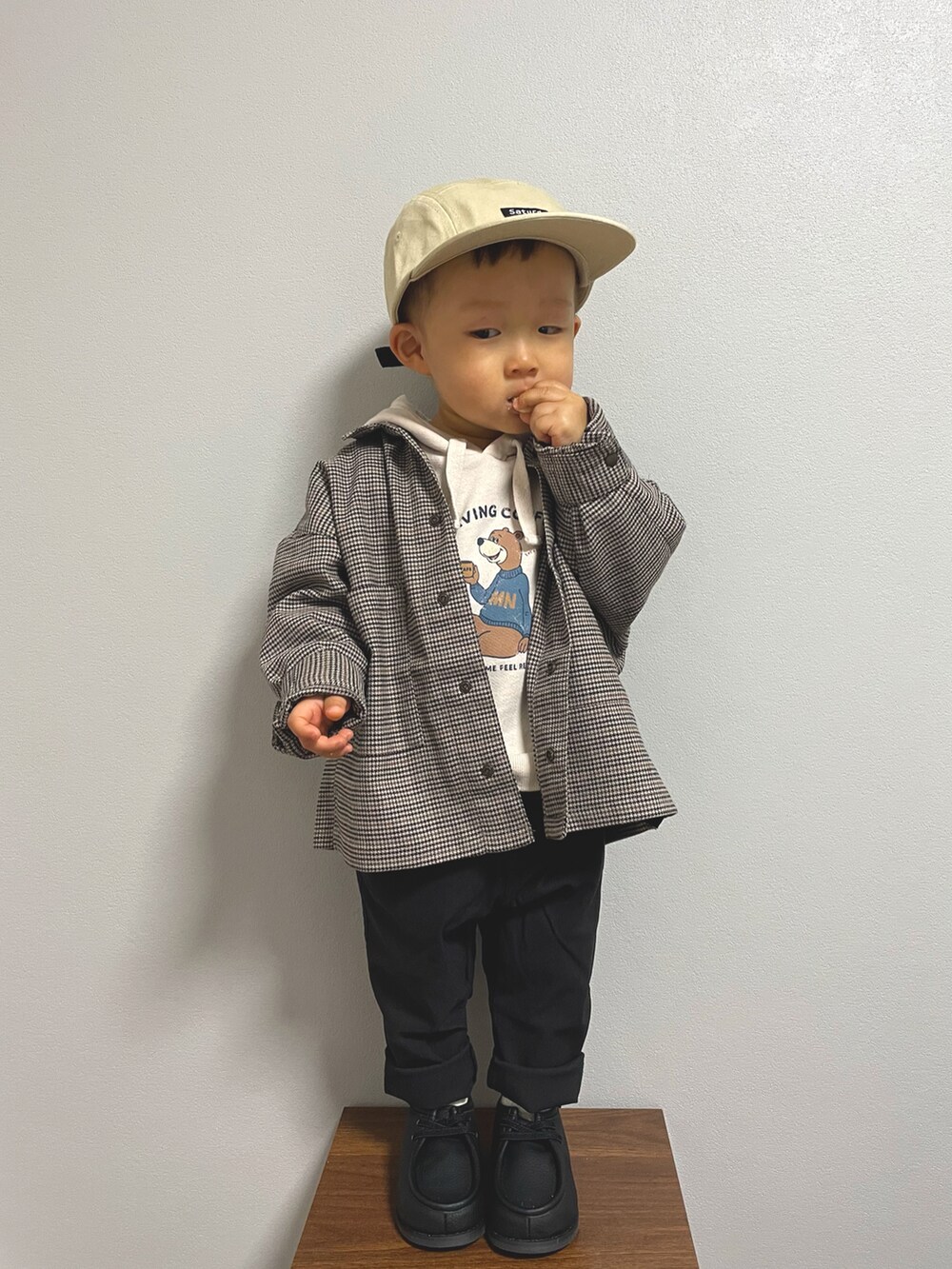 「キャップ、ジャケット、パーカー、クライミングパンツ、モカシン、トラッド」｜「西松屋のアイテム（キャップ、ベージュ系）」を使った、ＯＴＯ ☺︎ ‬ＲＩＲＩさん（キッズ・80cm）の冬コーディネートの3枚目の写真
