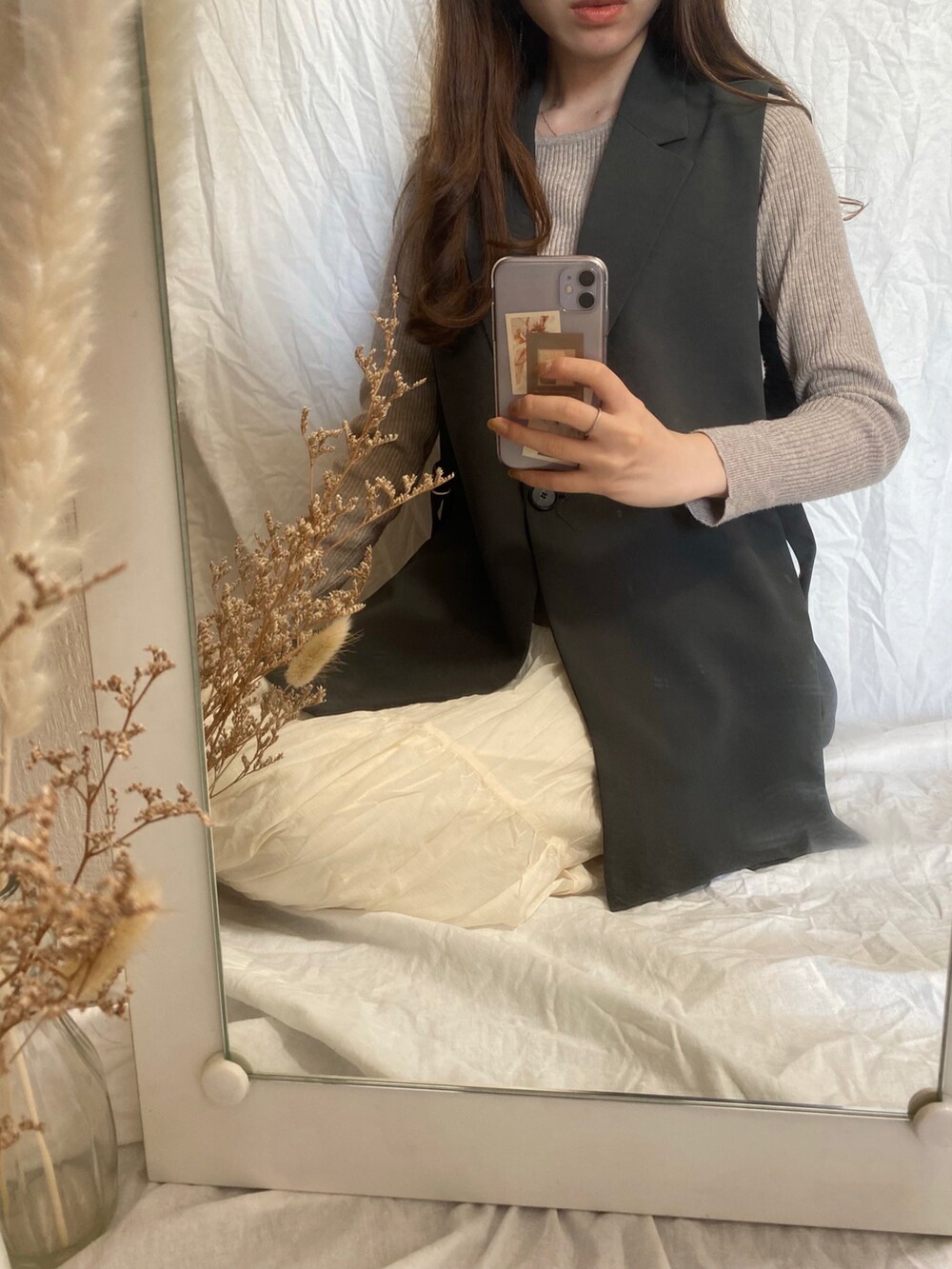 グリーン系のその他アウターを着用したレディースの冬コーディネートの2枚目の写真