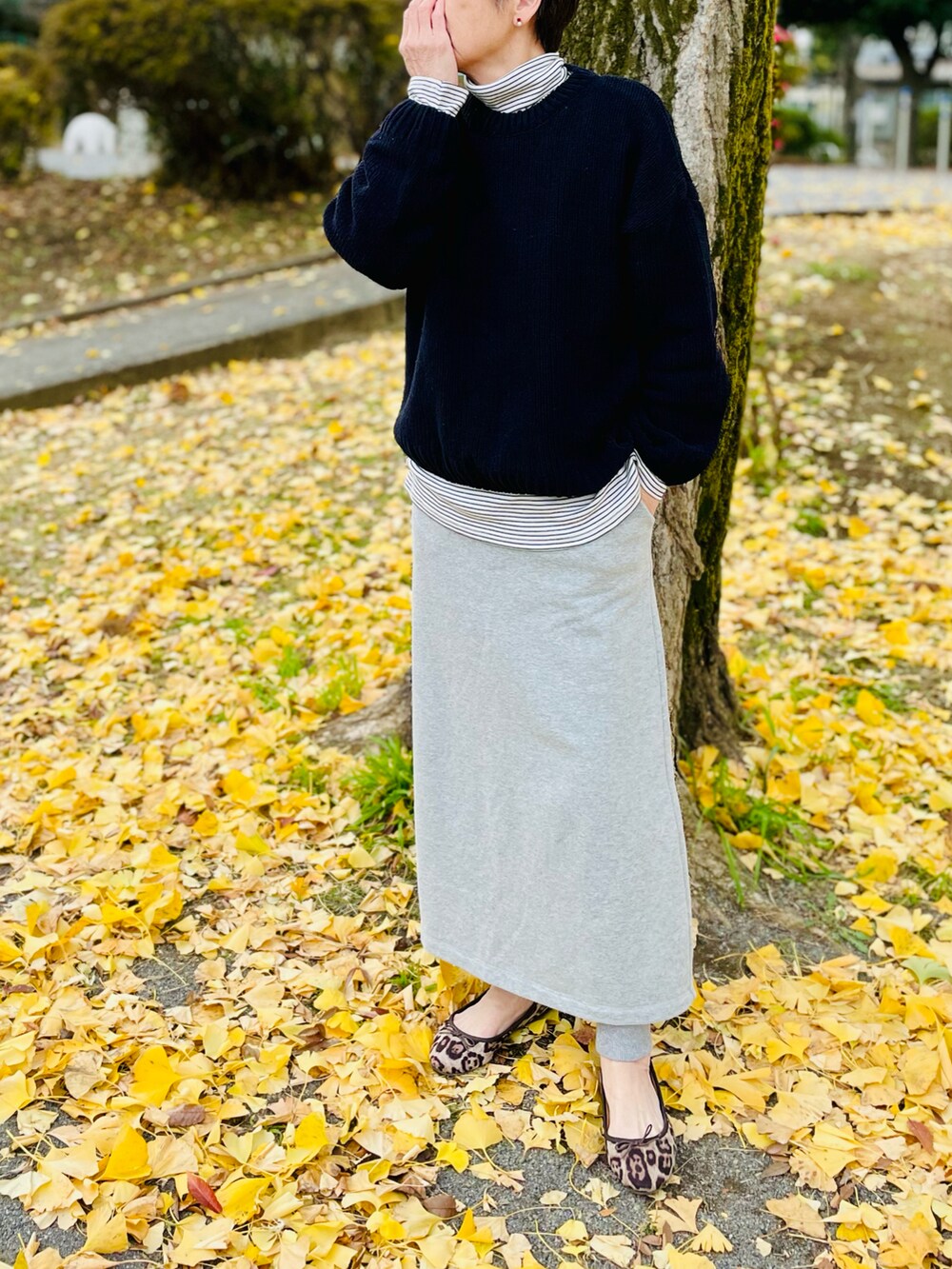 「休日スタイル、ユニクロダウン、スウェットスカート、レオパード、バレエシューズ、ボーダートップス、モールヤーンニット」｜「studio CLIPのジンジャータートルネックプルオーバー（Tシャツ/カットソー、その他）」を使った、ゆりさん（レディース・154cm）の秋コーディネートの2枚目の写真