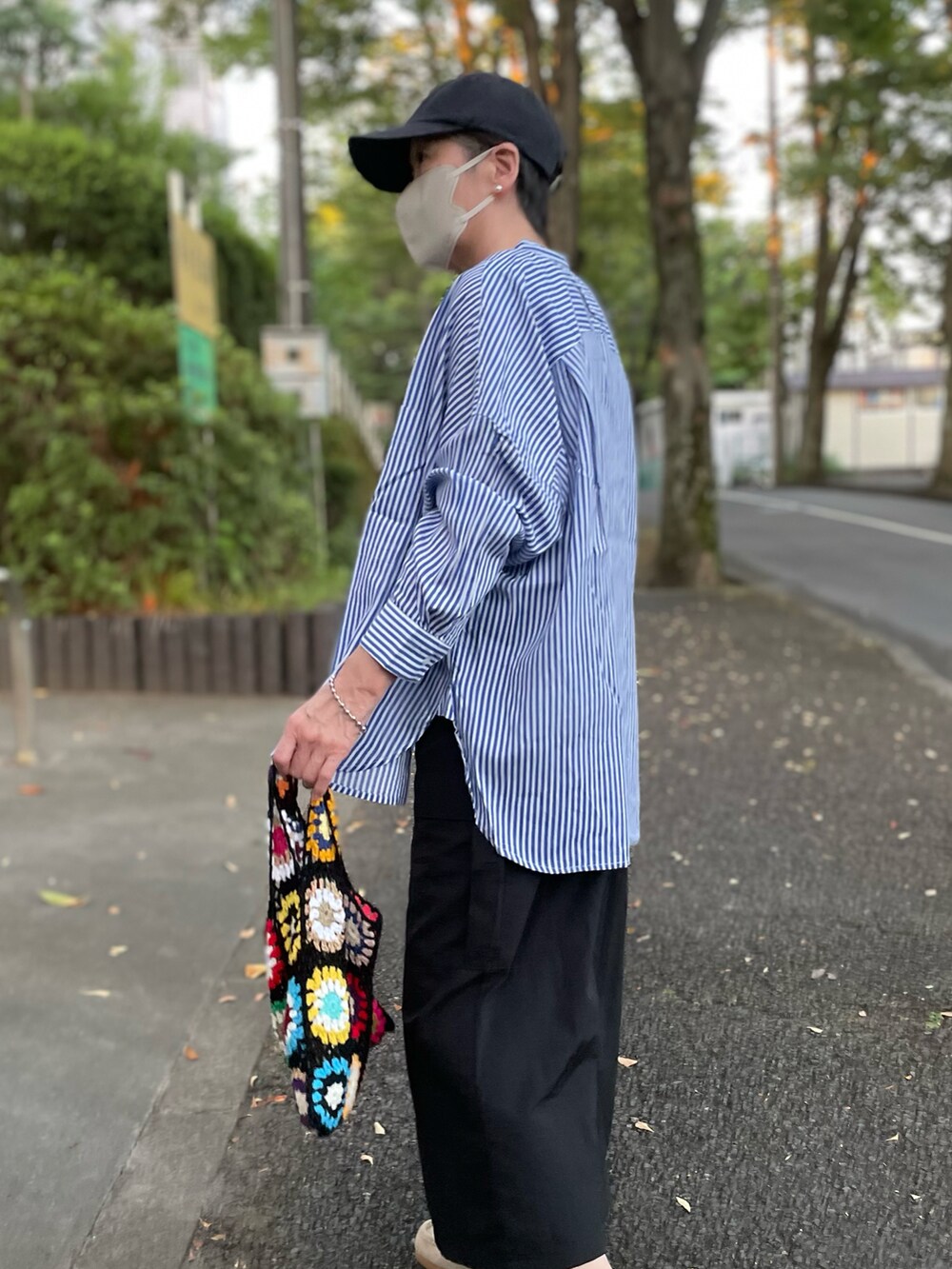 「秋服準備はじめました、ストライプシャツ、シャツスタイル、シアートップス、ジャンパースカート、ジャンスカ、キャップ女子、キャップ、クロシェ編み、ミニトート、モカシン、スウェードシューズ」|「ANGIEの【2023年春夏新色追加】インドボイルシアーオーバーシャツ/ストライプ/無地(シャツ/ブラウス、ブルー系)」を使った、ゆりさん(レディース・154cm)の夏コーディネートの3枚目の写真