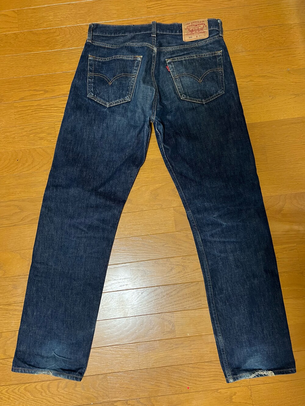 「Levi'sのアイテム（デニムパンツ、ブルー系）」を使った、Hide Sakuさん（メンズ・168cm）の秋コーディネートの2枚目の写真
