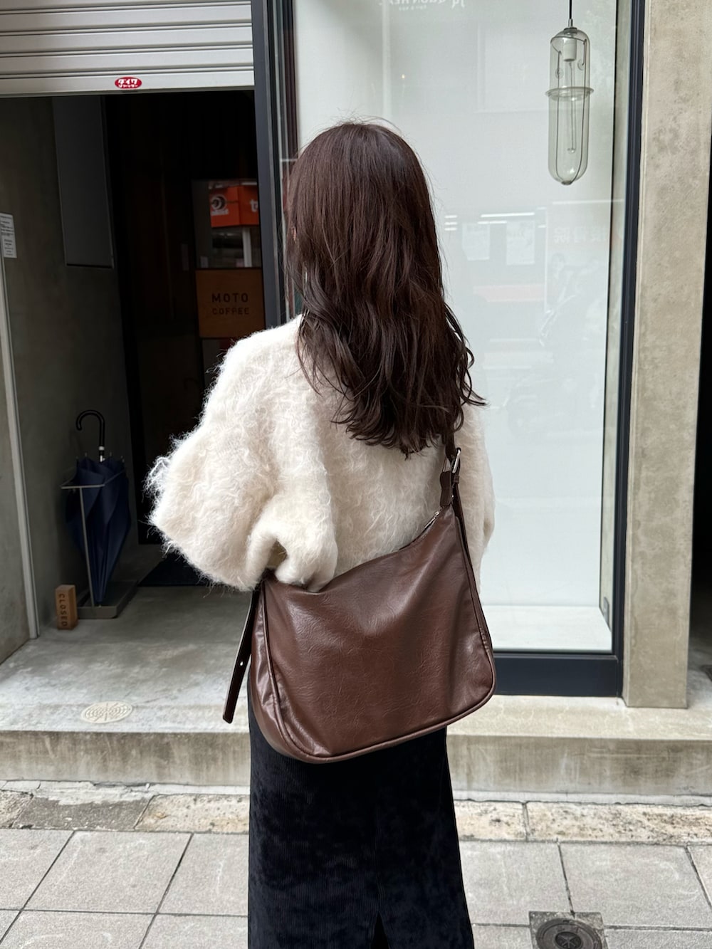 「秋服コーデ、大人かわいい、大人女子、ベロアスカート、シャギーニット、低身長、低身長コーデ、骨格ウェーブ、着回しコーデ、ママファッション、ベロア」｜「LE MOREのクロップドモヘアタッチニット（ニット/セーター、ホワイト系）」を使った、maamin♡さん（レディース・156cm）の秋コーディネートの3枚目の写真