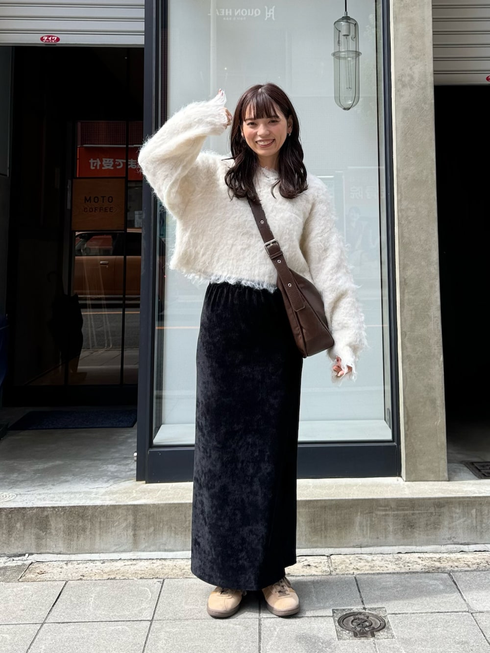 「秋服コーデ、大人かわいい、大人女子、ベロアスカート、シャギーニット、低身長、低身長コーデ、骨格ウェーブ、着回しコーデ、ママファッション、ベロア」｜「LE MOREのクロップドモヘアタッチニット（ニット/セーター、ホワイト系）」を使った、maamin♡さん（レディース・156cm）の秋コーディネートの2枚目の写真