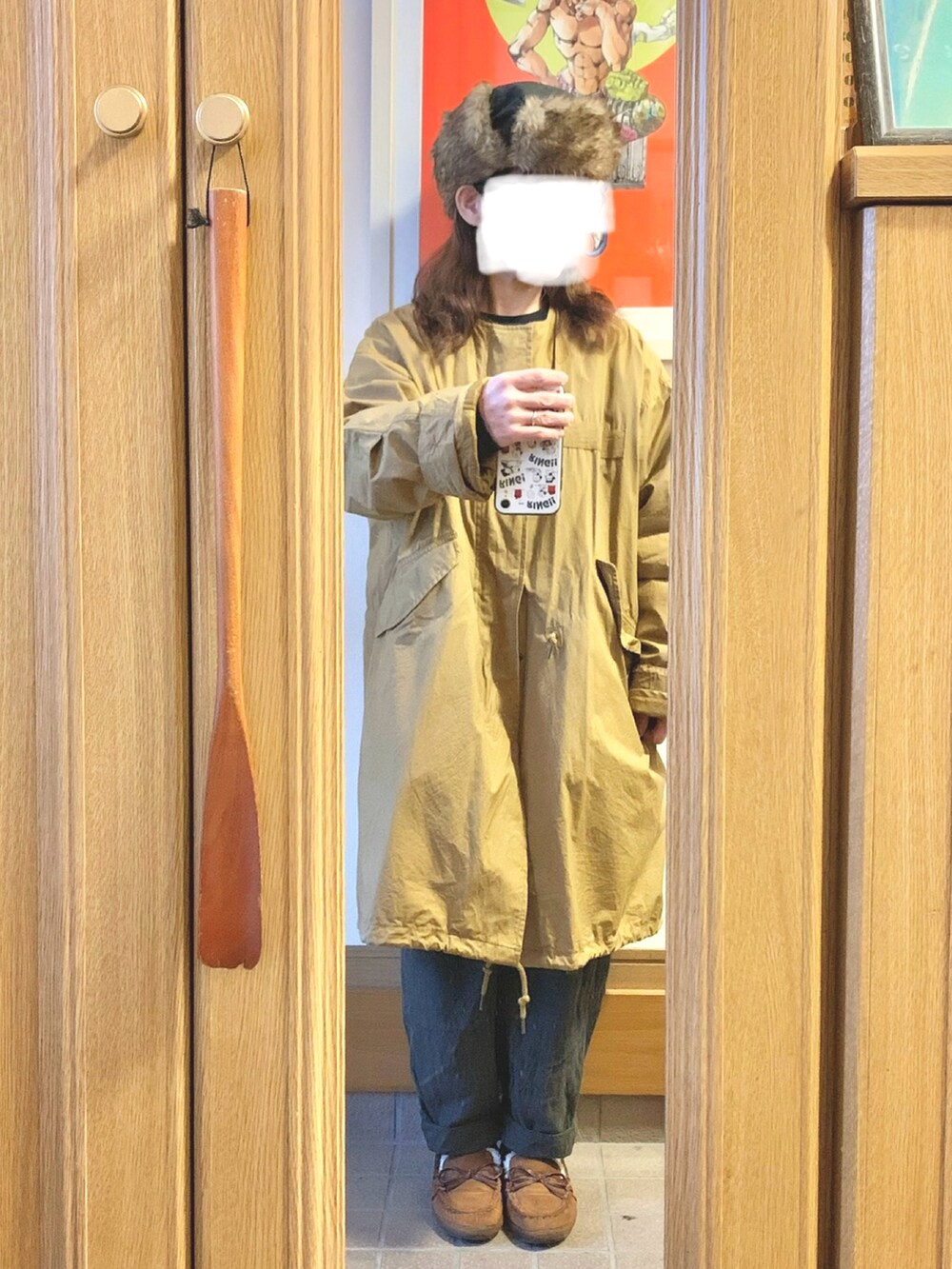「昨日のコーデ、昨日の服、古着、スウェット、モッズコート、モカシン」｜「リメイク古着のアイテム（スウェット、ブラック系）」を使った、まっきさん（レディース・150cm）の冬コーディネートの3枚目の写真