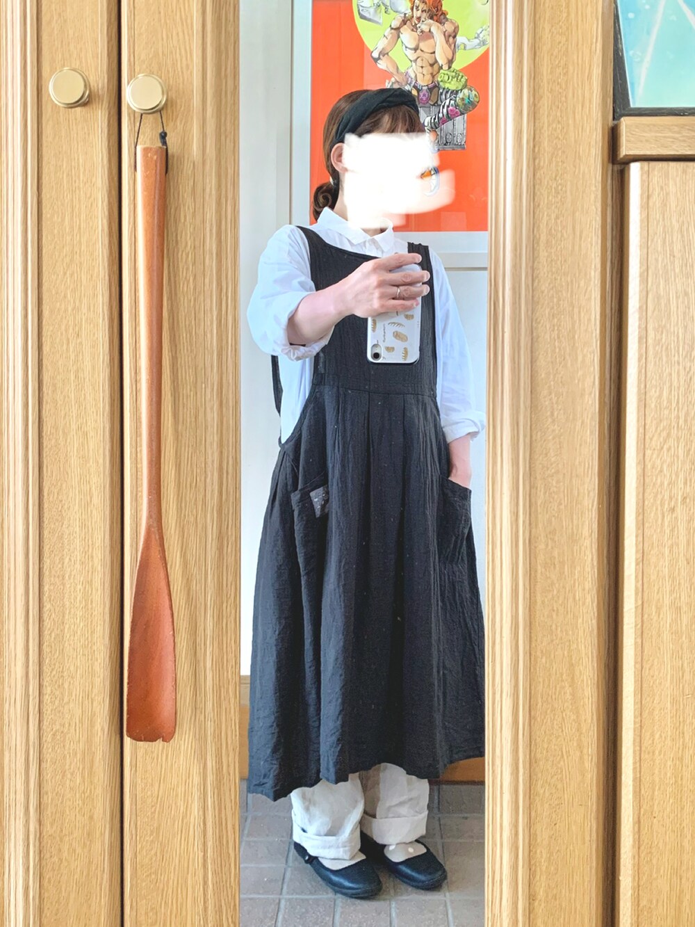 「昨日のコーデ、昨日の服、シャツワンピ、淡色コーデ、ホワイトコーデ、シンプルコーデ、エプロン、古着、作家メイド、ノベルティ」｜「Samansa Mos2のアイテム（ハット、ブラック系）」を使った、まっきさん（レディース・149cm）の春コーディネートの3枚目の写真